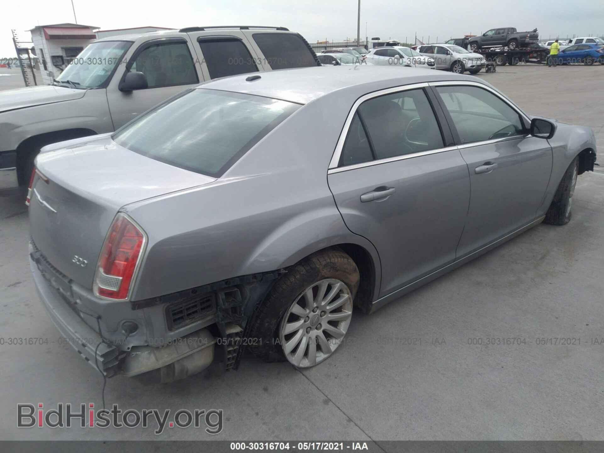 2013 CHRYSLER 300 - VIN: 2C3CCAAG9DH738987 - Фото 4
