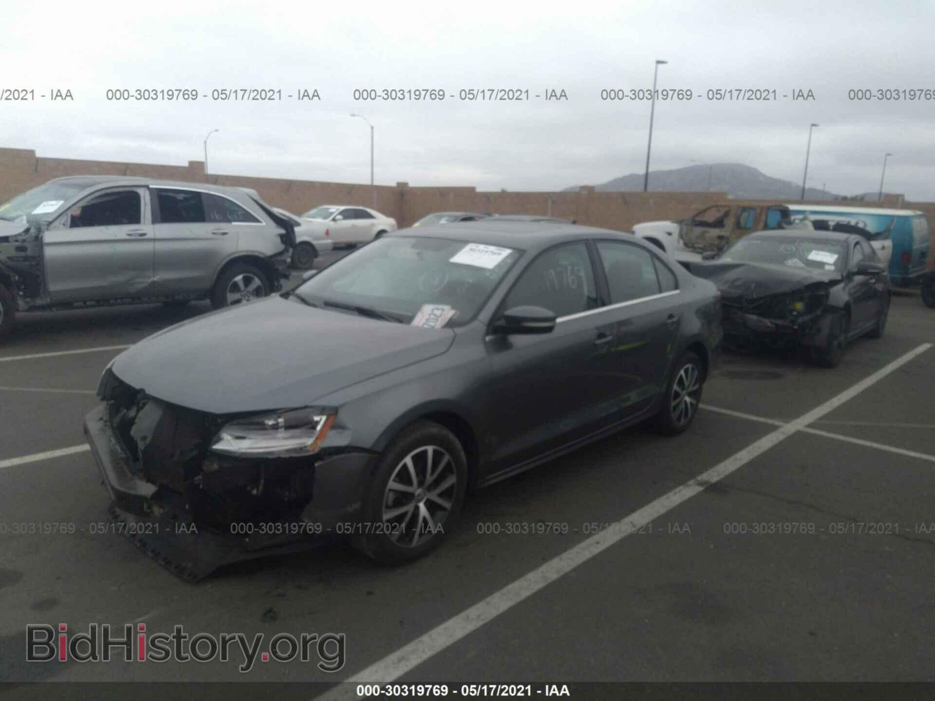 2017 VOLKSWAGEN JETTA - VIN: 3VWDB7AJ7HM392847 - Фото 2