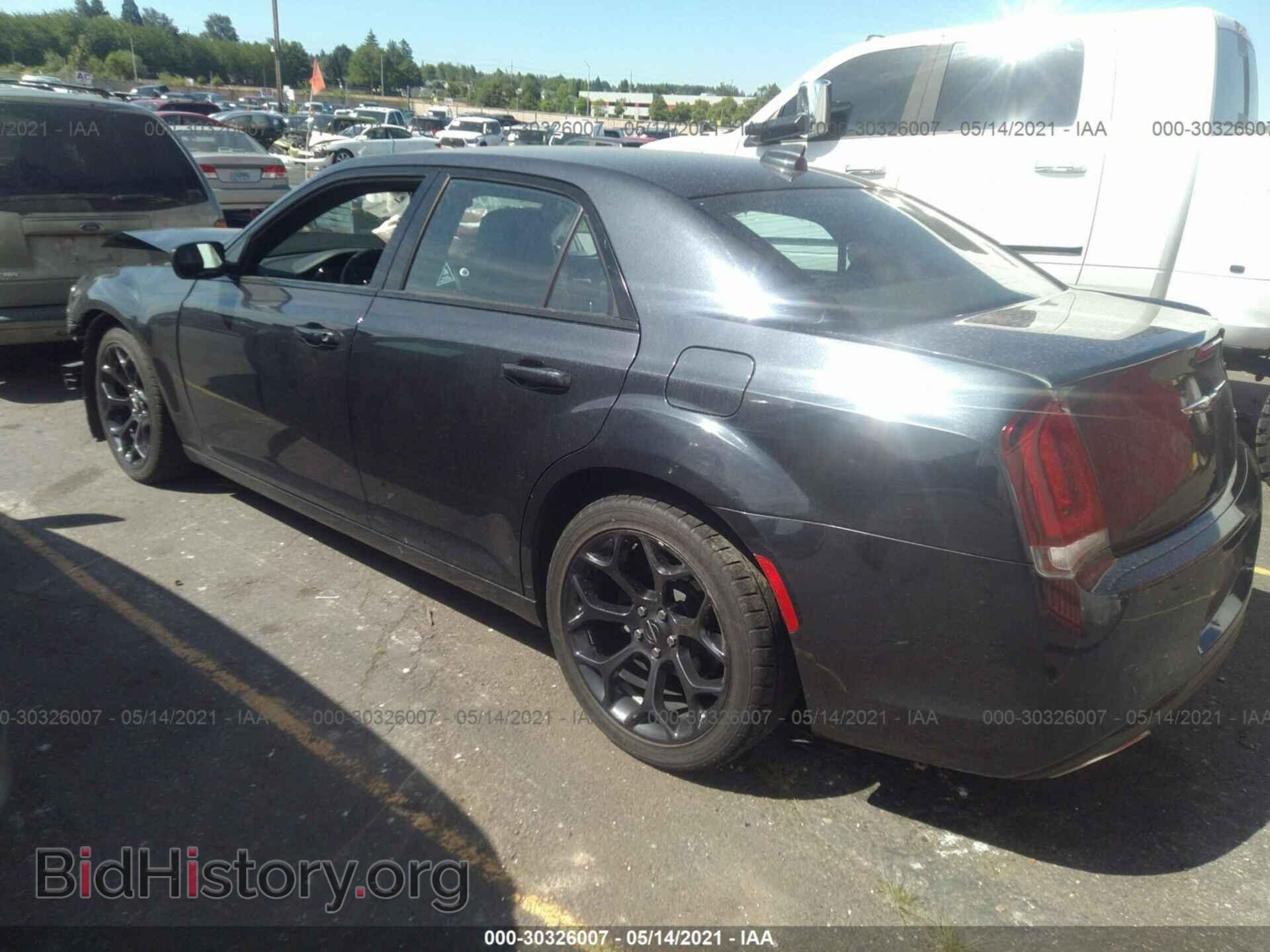 2019 CHRYSLER 300 - VIN: 2C3CCABG2KH538707 - Фото 3