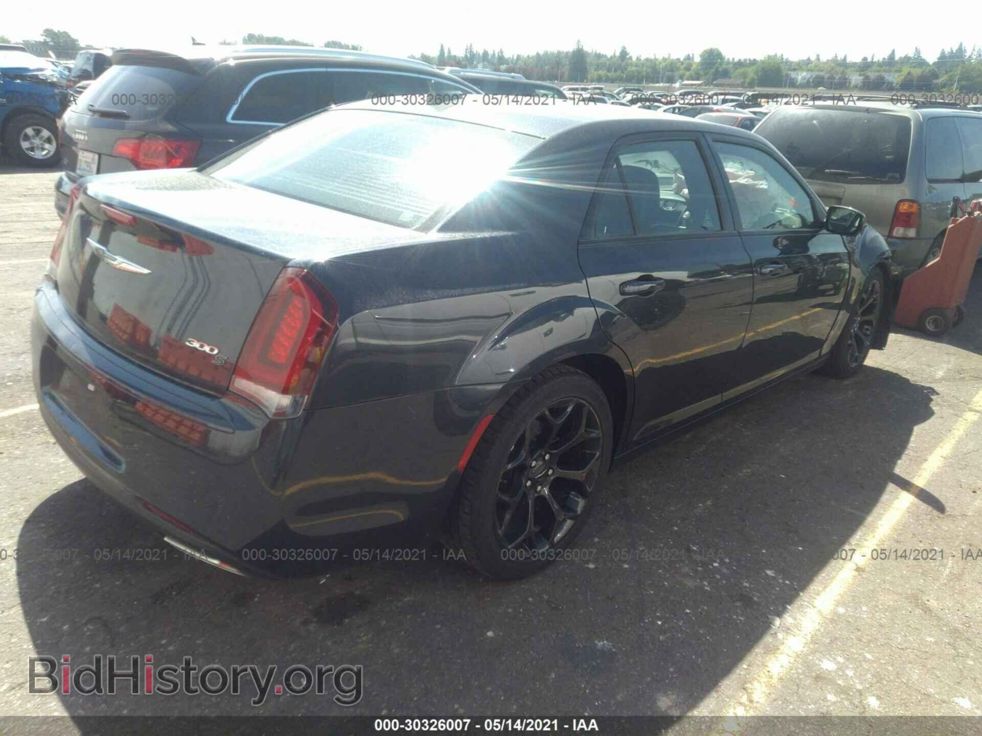 2019 CHRYSLER 300 - VIN: 2C3CCABG2KH538707 - Фото 4
