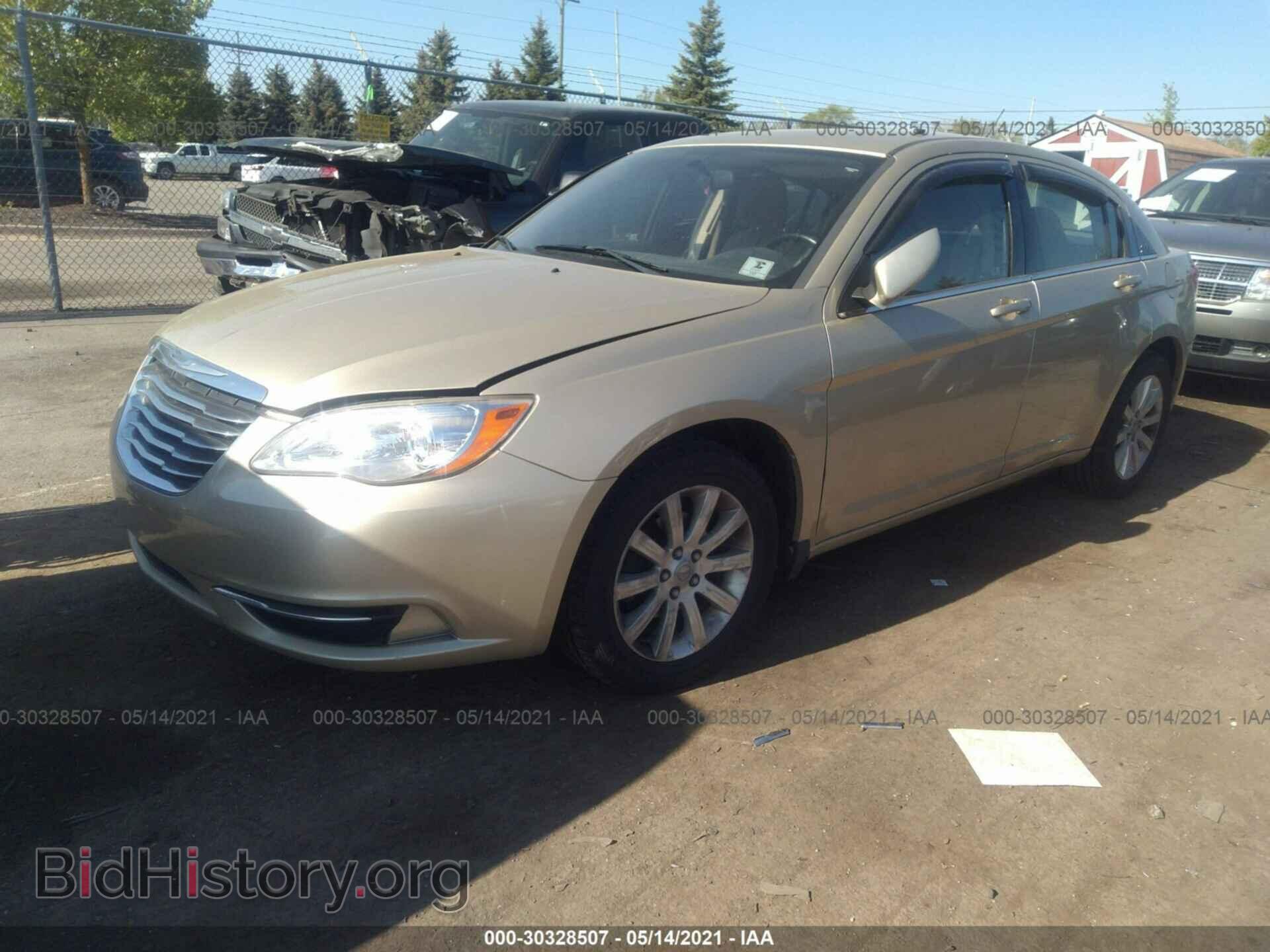 2011 CHRYSLER 200 - VIN: 1C3BC1FB2BN522749 - Photo 2