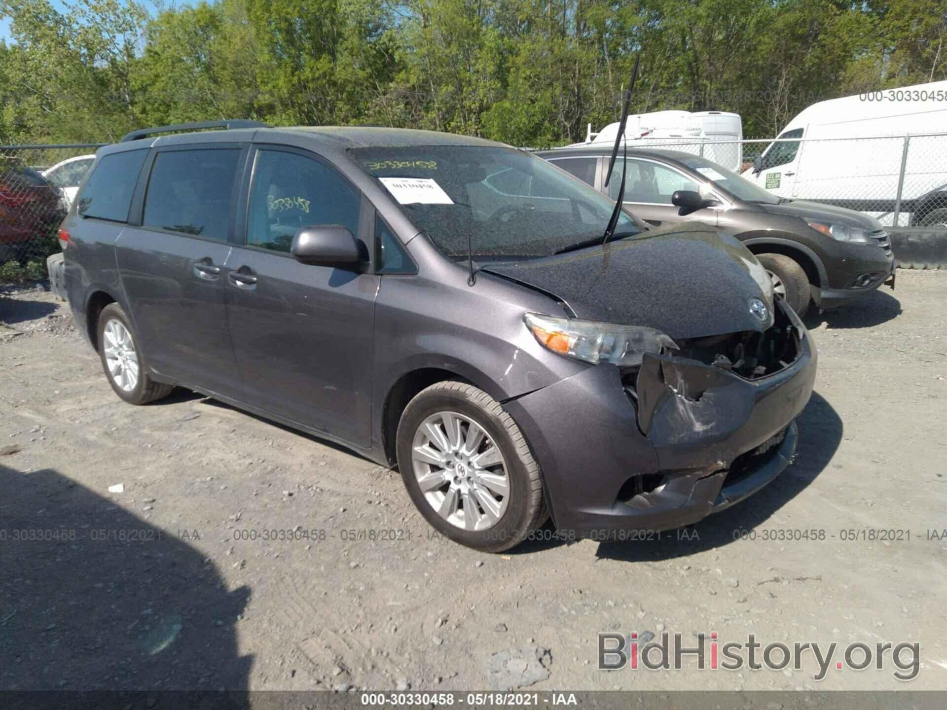 Photo 5TDJK3DC6BS006910 - TOYOTA SIENNA 2011