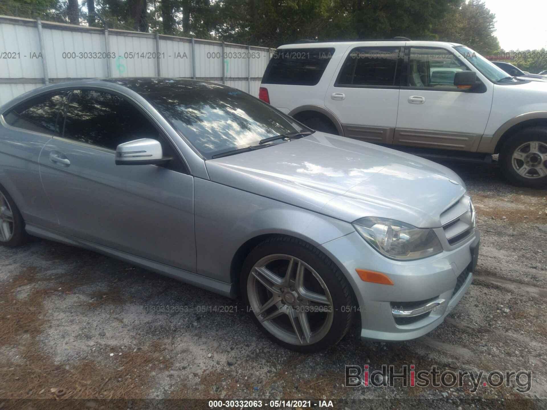 Photo WDDGJ4HB5DF950419 - MERCEDES-BENZ C-CLASS 2013