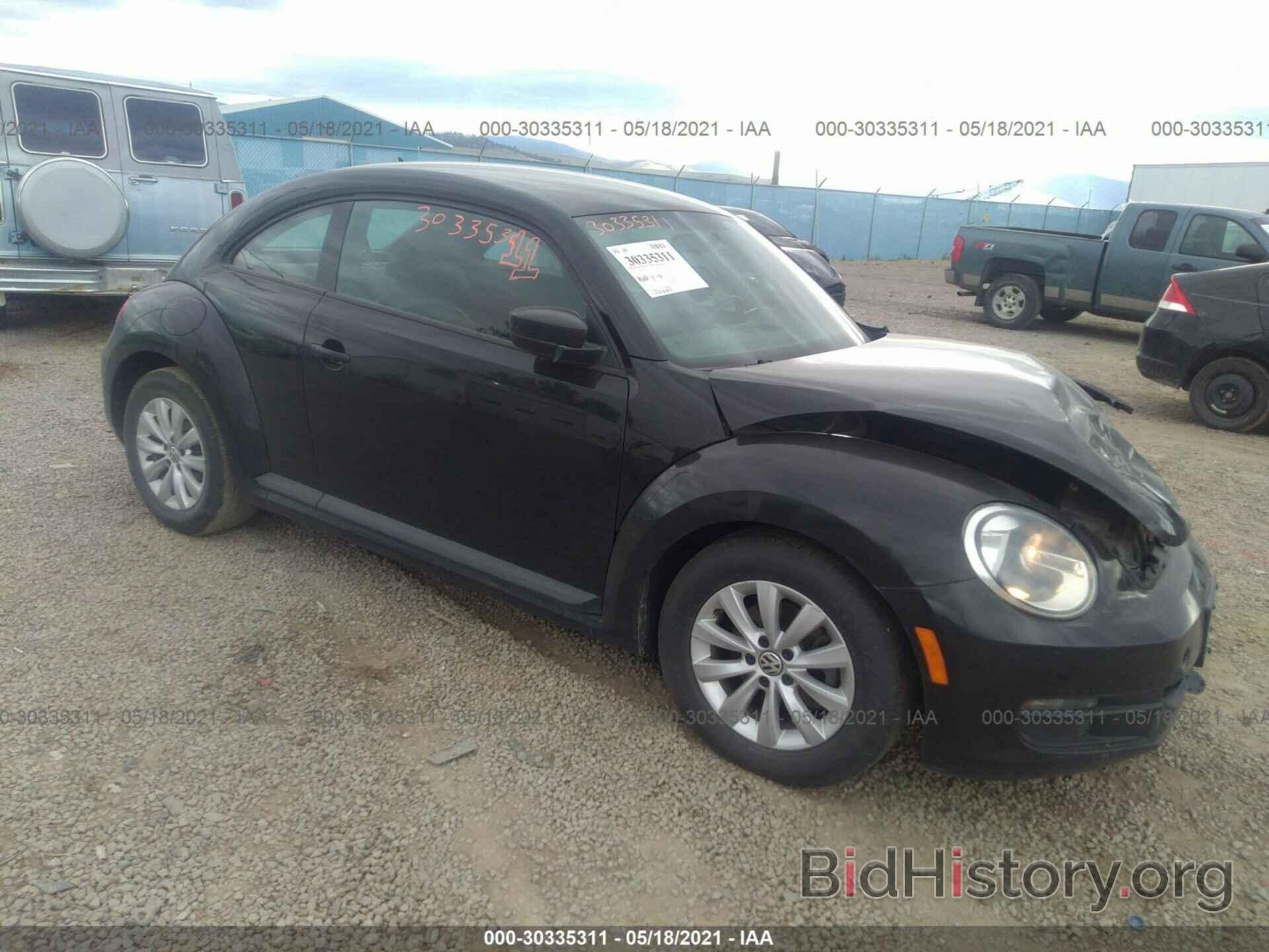 Photo 3VWF17AT2FM636561 - VOLKSWAGEN BEETLE COUPE 2015