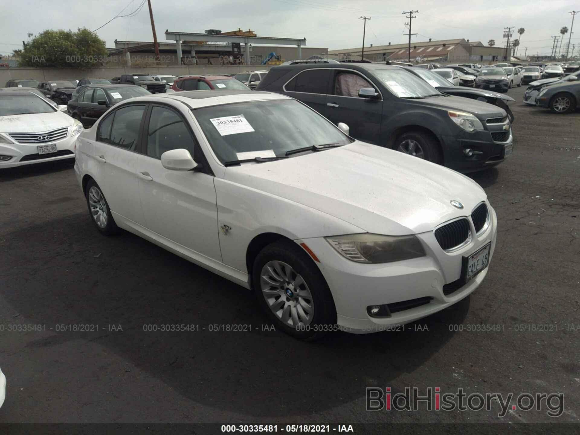 Photo WBAPH53519A435450 - BMW 3 SERIES 2009