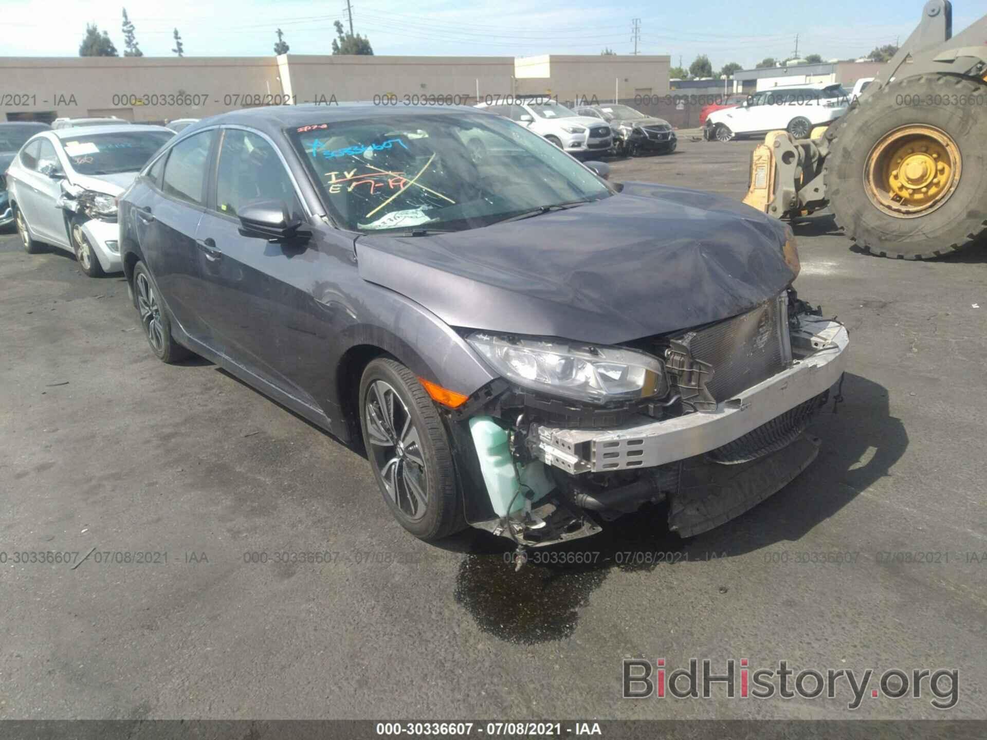 Photo JHMFC1F72JX010676 - HONDA CIVIC SEDAN 2018