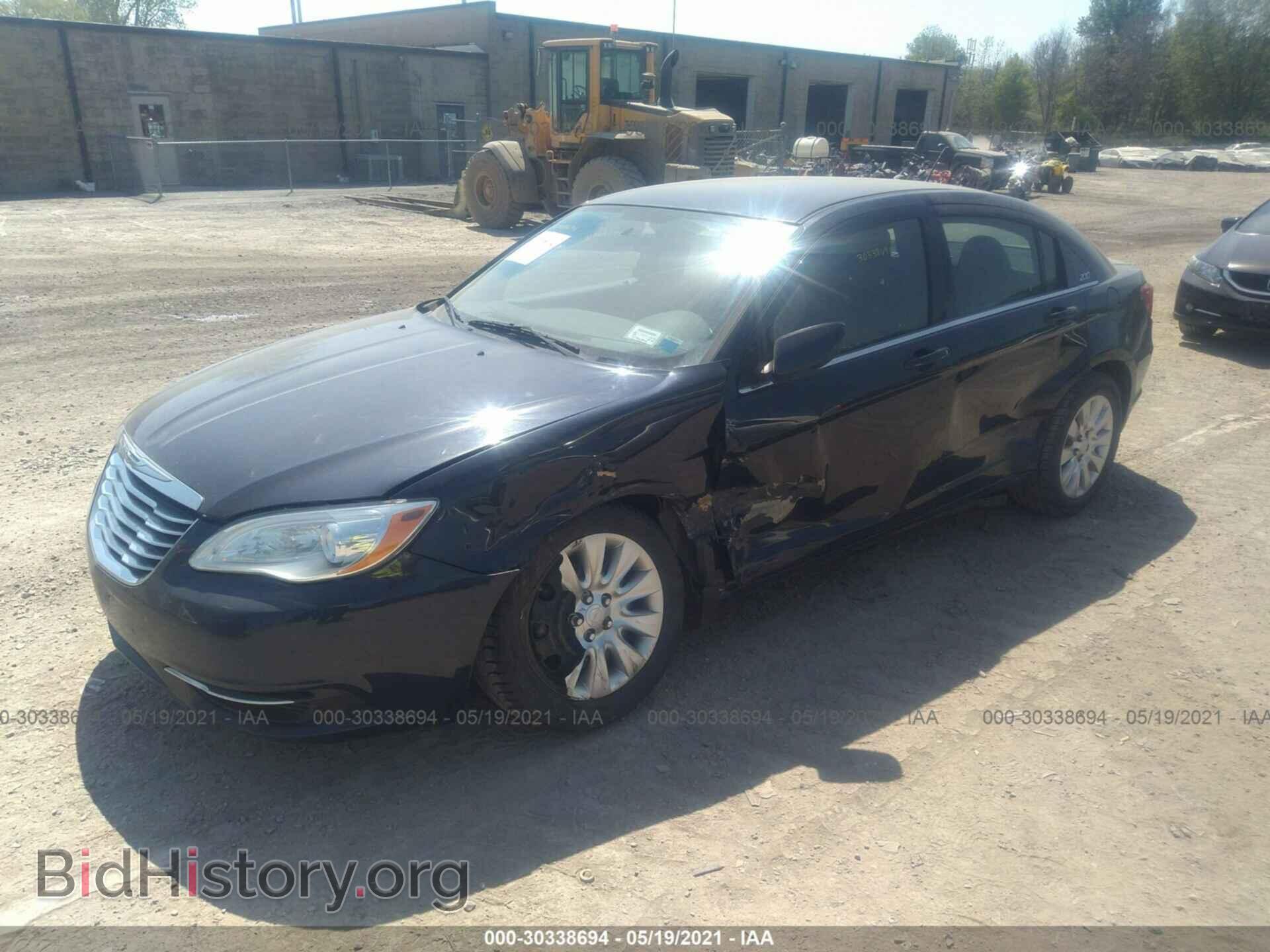 2013 CHRYSLER 200 - VIN: 1C3CCBAB3DN642158 - Фото 2