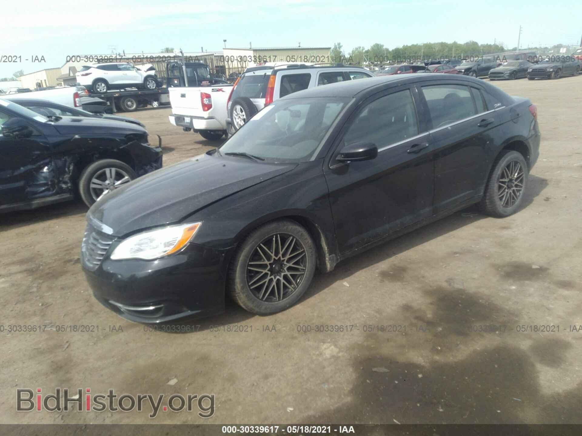 2014 CHRYSLER 200 - VIN: 1C3CCBAB1EN122266 - Фото 2