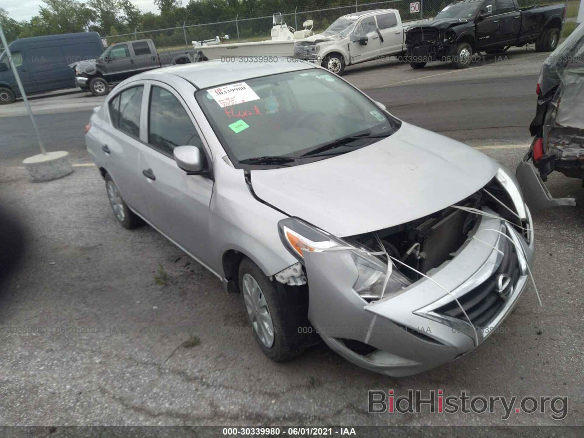 Photo 3N1CN7AP0JL886704 - NISSAN VERSA SEDAN 2018