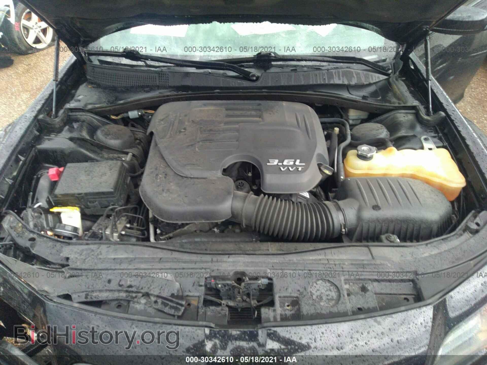 2014 CHRYSLER 300 - VIN: 2C3CCABG3EH352162 - Фото 10