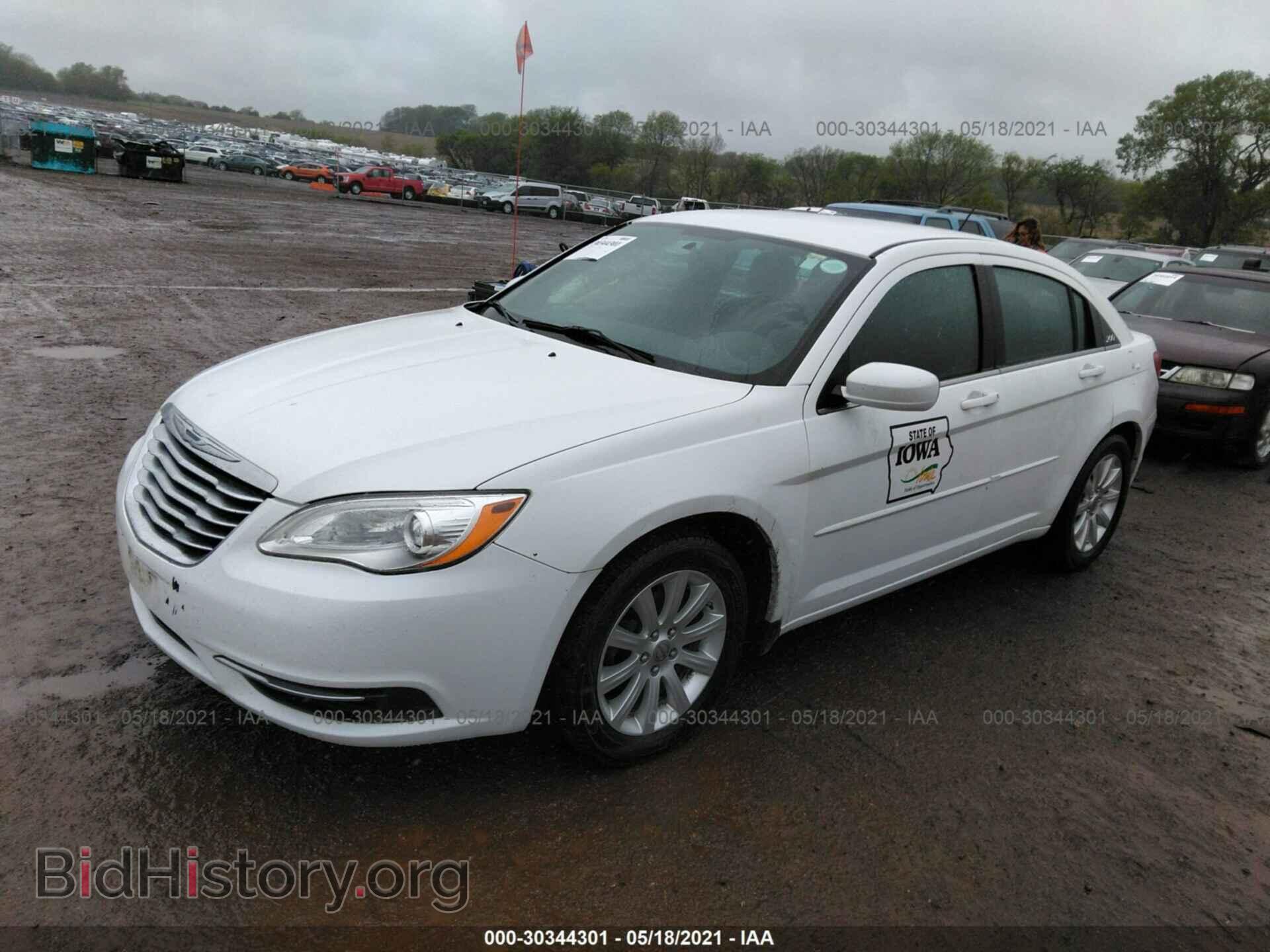 2013 CHRYSLER 200 - VIN: 1C3CCBBG7DN766038 - Фото 2