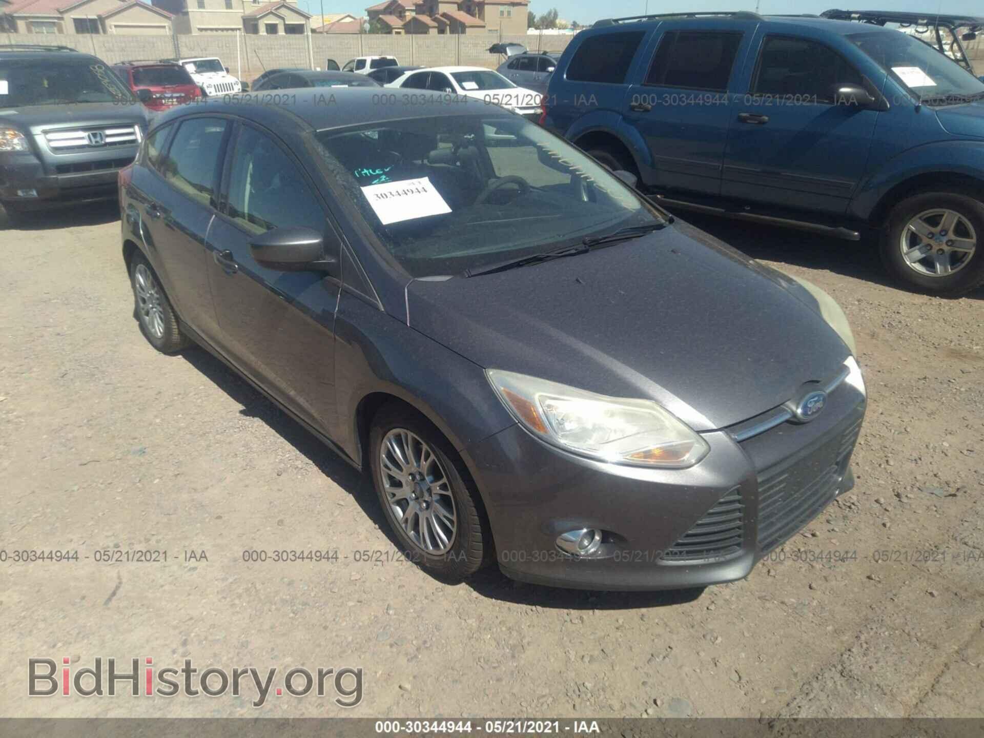 Photo 1FAHP3K28CL106977 - FORD FOCUS 2012