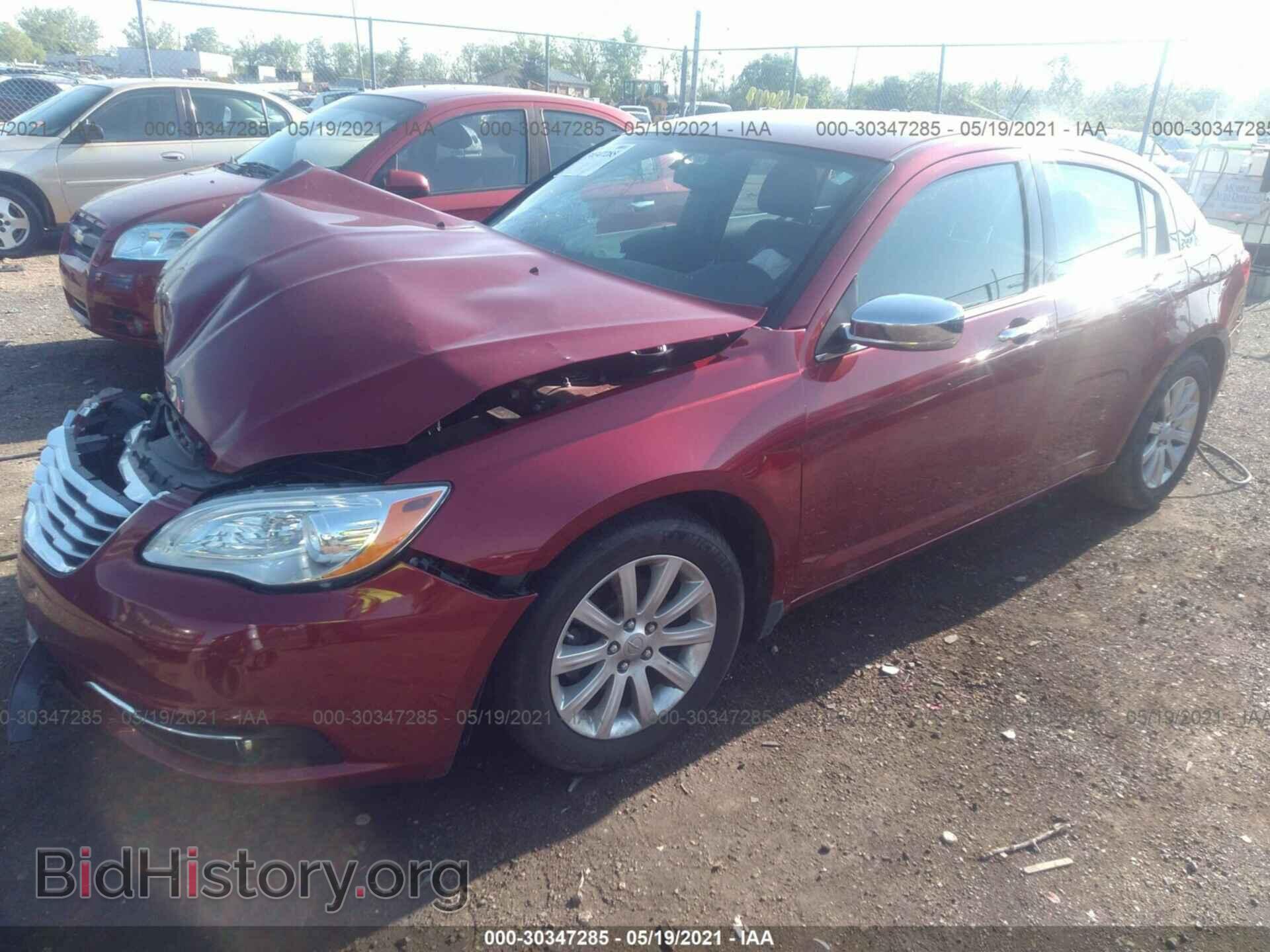 2013 CHRYSLER 200 - VIN: 1C3CCBCG5DN592811 - Photo 2