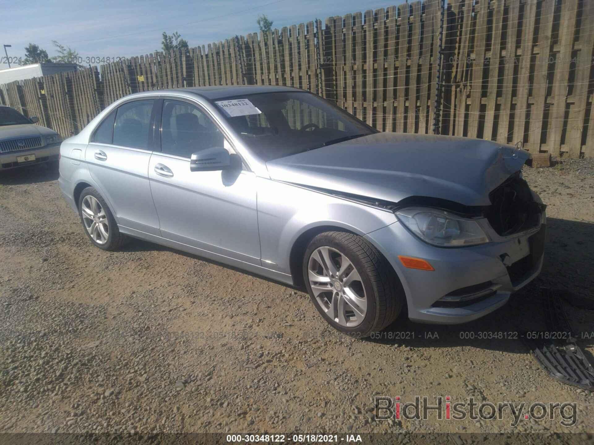 Photo WDDGF4HB3DR256196 - MERCEDES-BENZ C-CLASS 2013