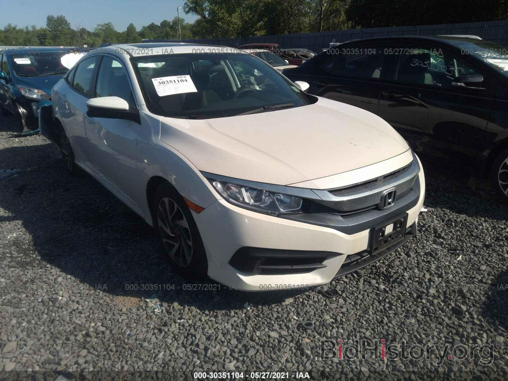 Photo 19XFC2F76JE207728 - HONDA CIVIC SEDAN 2018