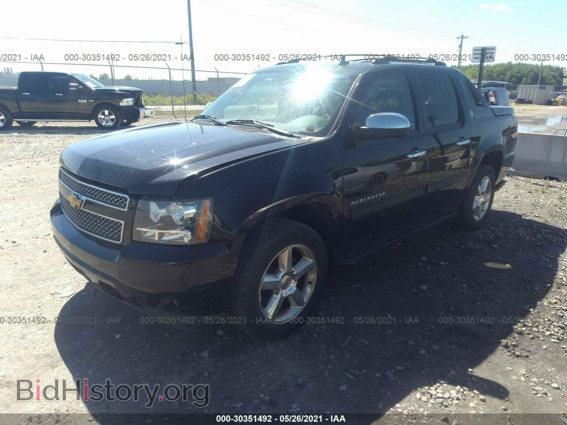 2013 CHEVROLET AVALANCHE - VIN: 3GNTKFE75DG123799 - Фото 2
