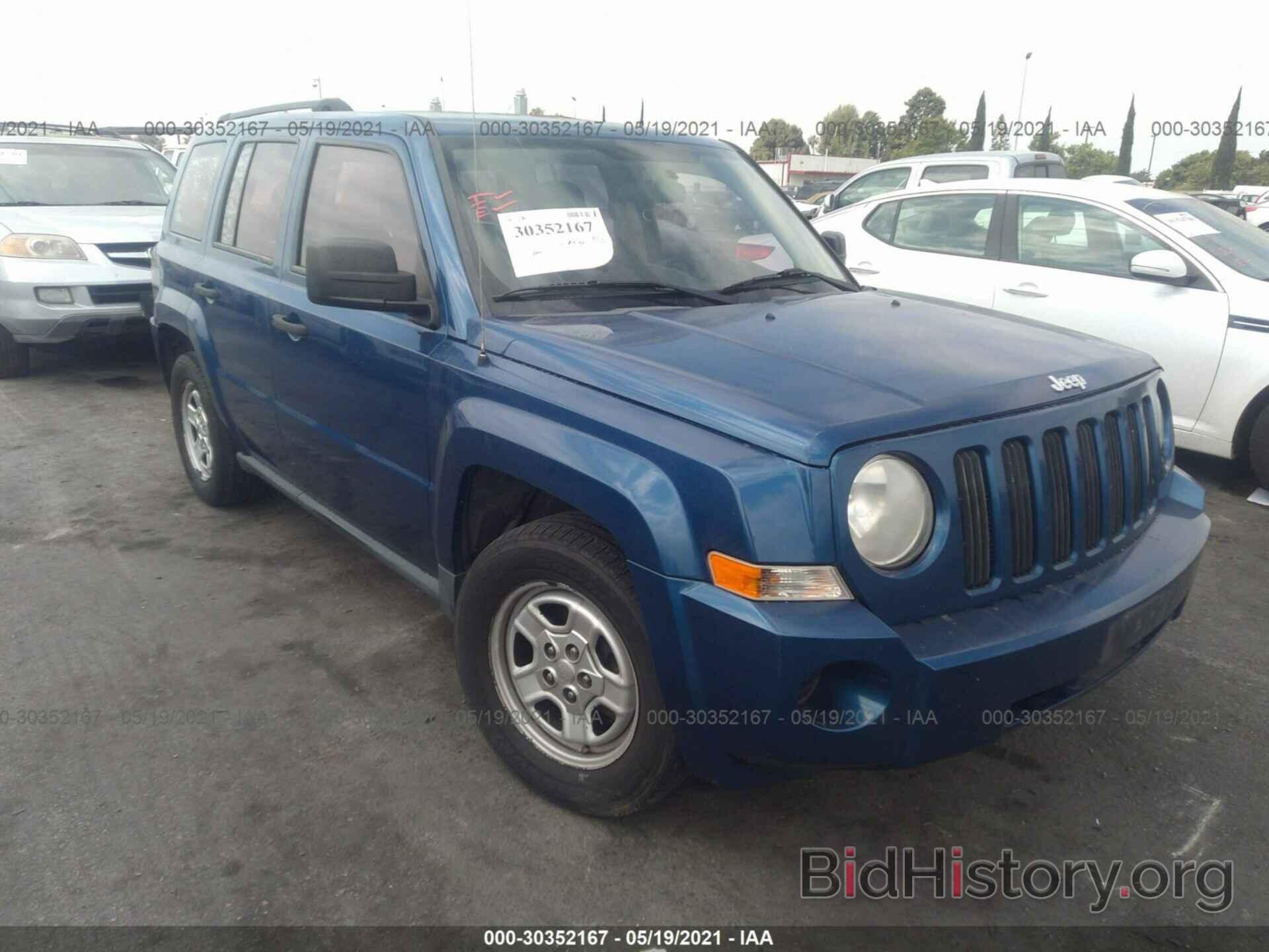 Photo 1J4NT2GA4AD514221 - JEEP PATRIOT 2010