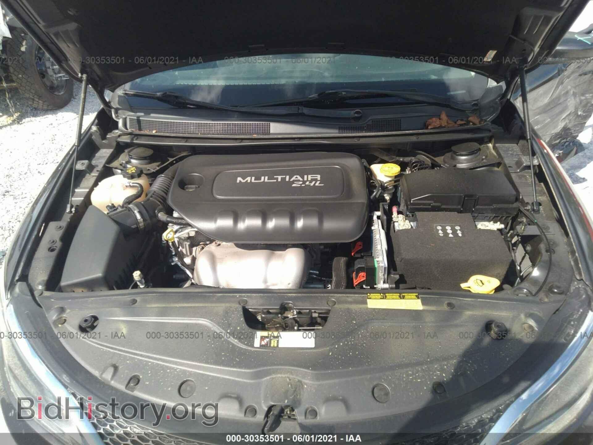 2016 CHRYSLER 200 - VIN: 1C3CCCAB5GN174010 - Фото 10