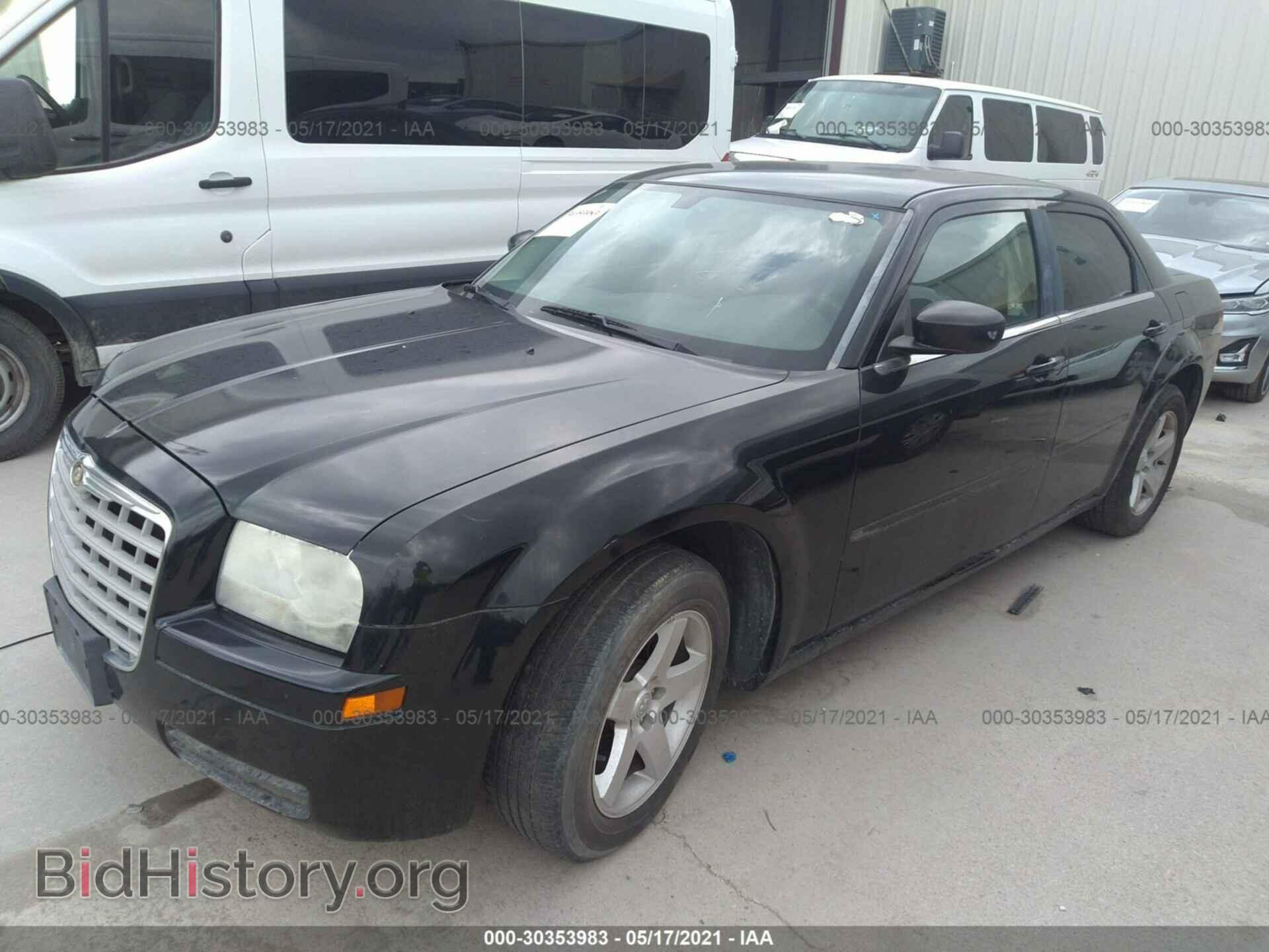 2009 CHRYSLER 300 - VIN: 2C3KA43D79H502822 - Фото 2