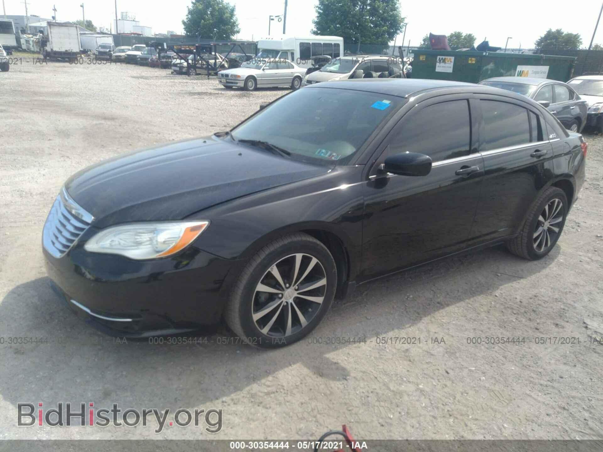 2014 CHRYSLER 200 - VIN: 1C3CCBBG3EN185279 - Фото 2