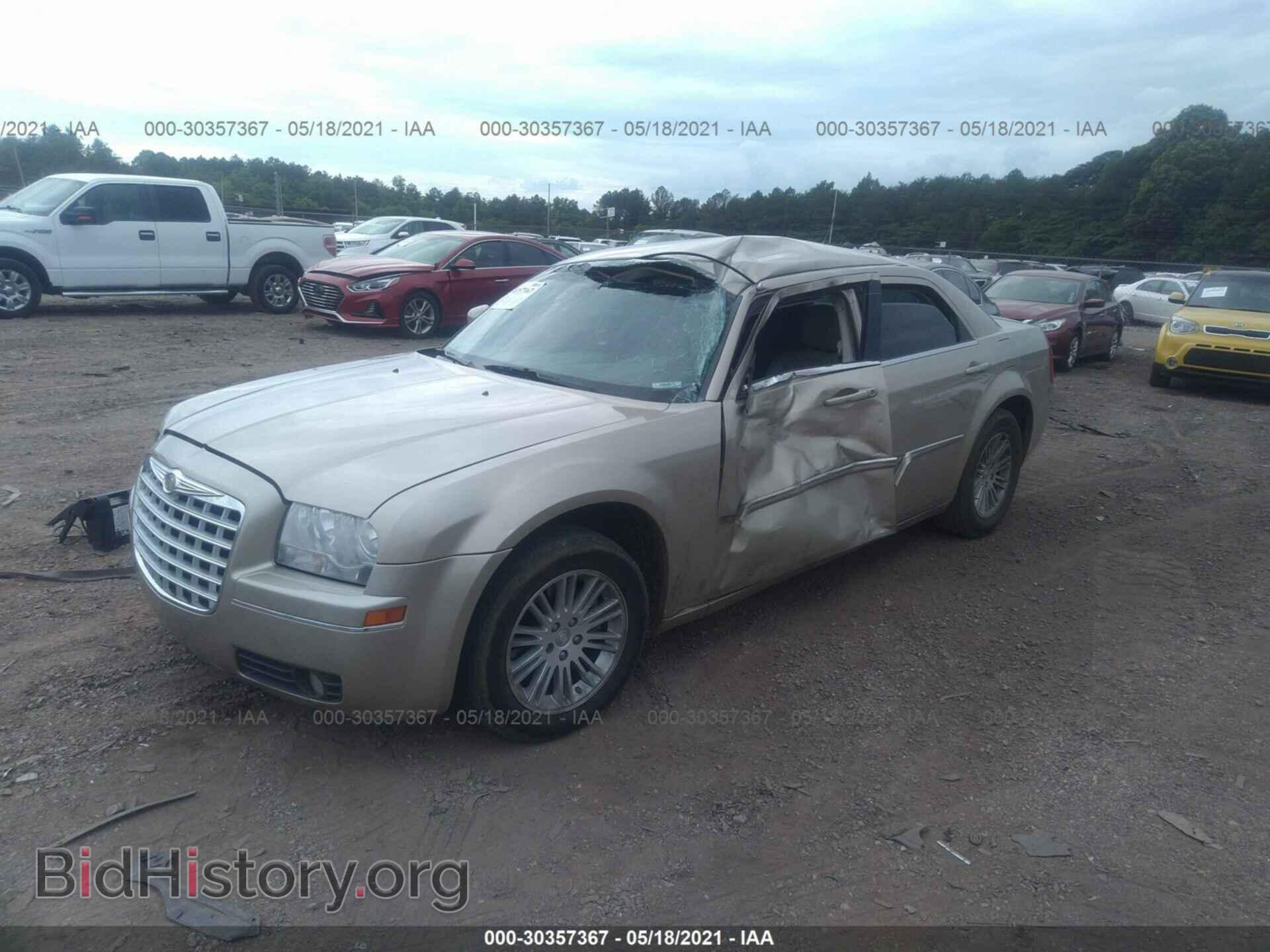 2008 CHRYSLER 300 - VIN: 2C3KA53G98H133346 - Фото 2