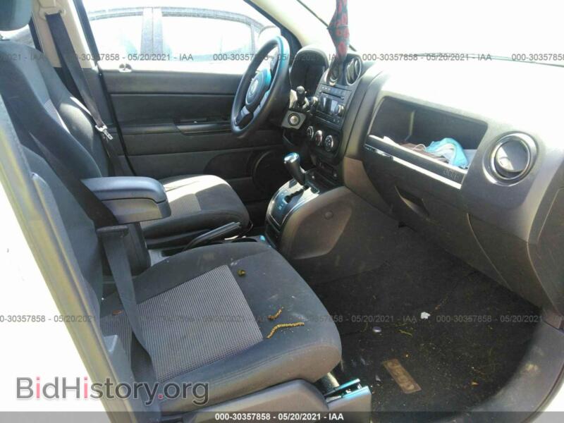 2012 Jeep COMPASS (VIN 1C4NJCBA4CD554004) — photo 5 of 10