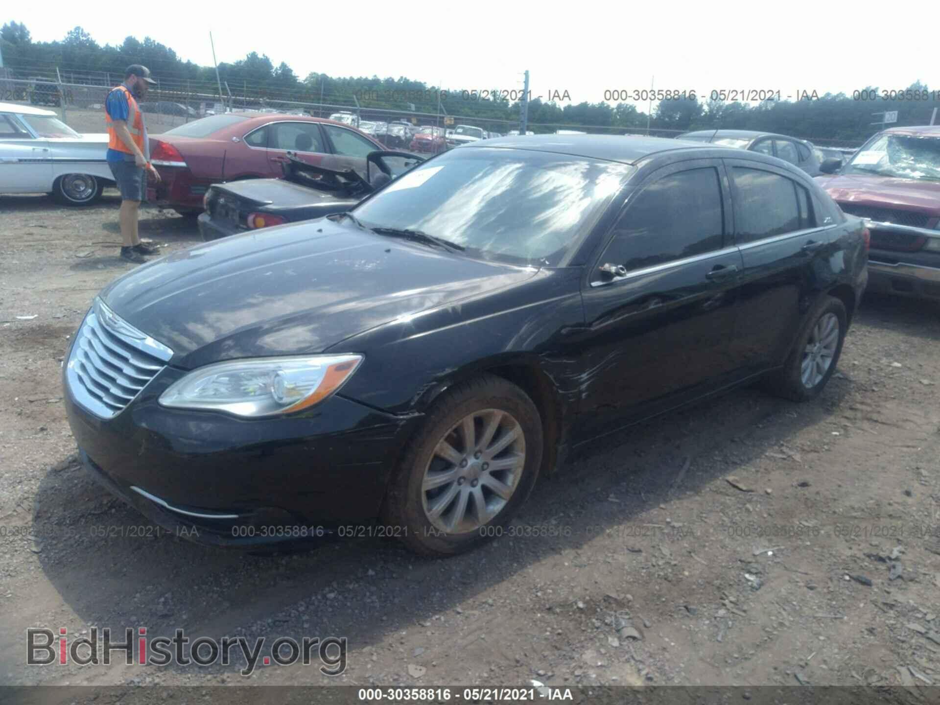 2012 CHRYSLER 200 - VIN: 1C3CCBBB0CN107883 - Фото 2