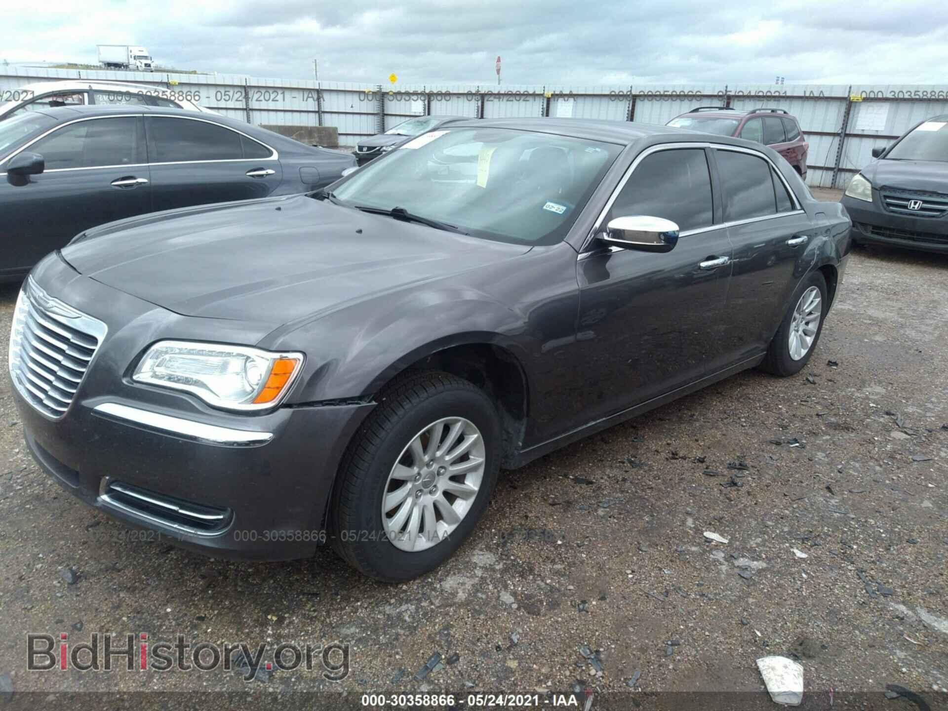 2014 CHRYSLER 300 - VIN: 2C3CCAAG1EH381080 - Фото 2