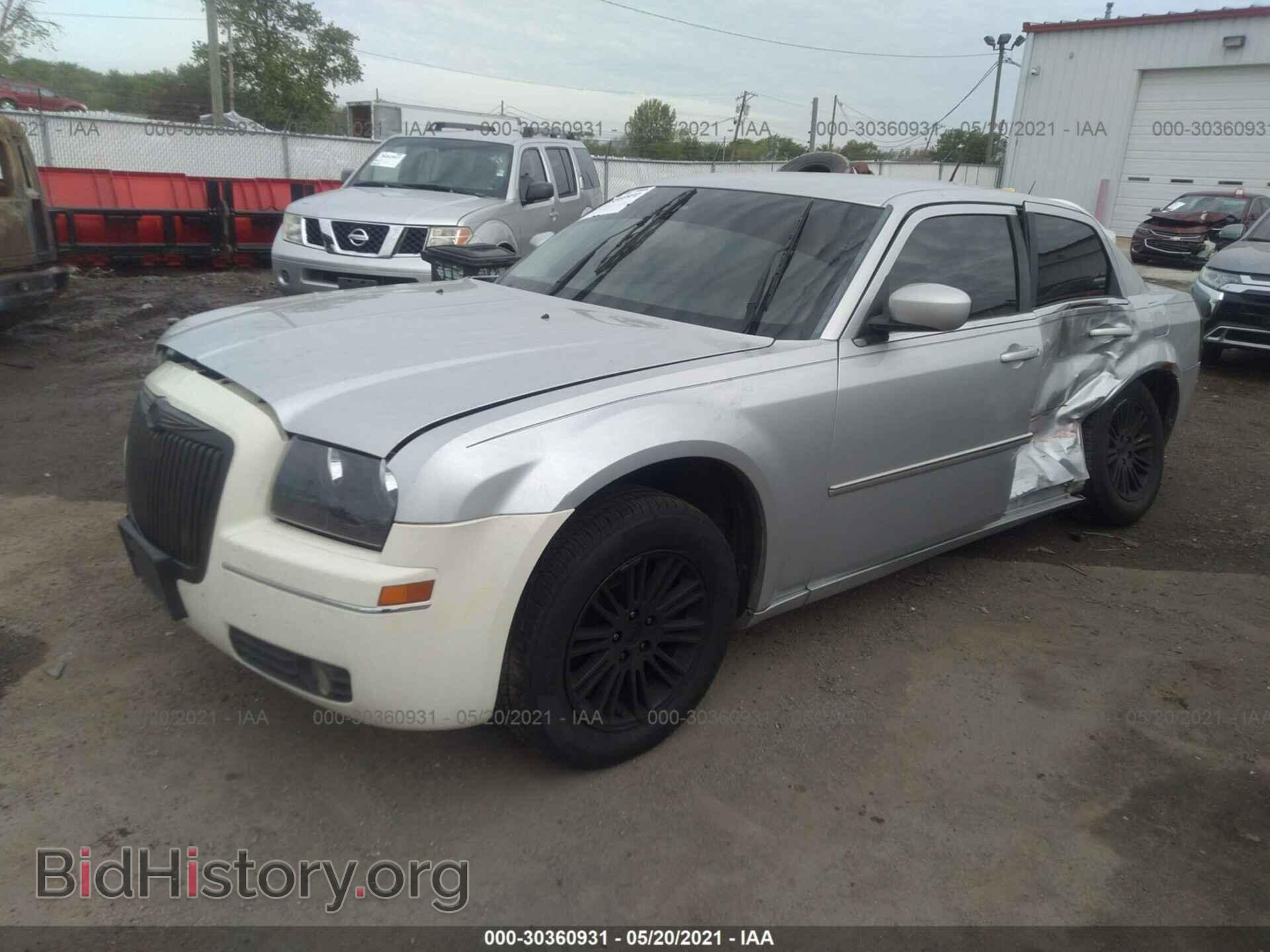 2008 CHRYSLER 300 - VIN: 2C3LA43R38H222720 - Фото 2