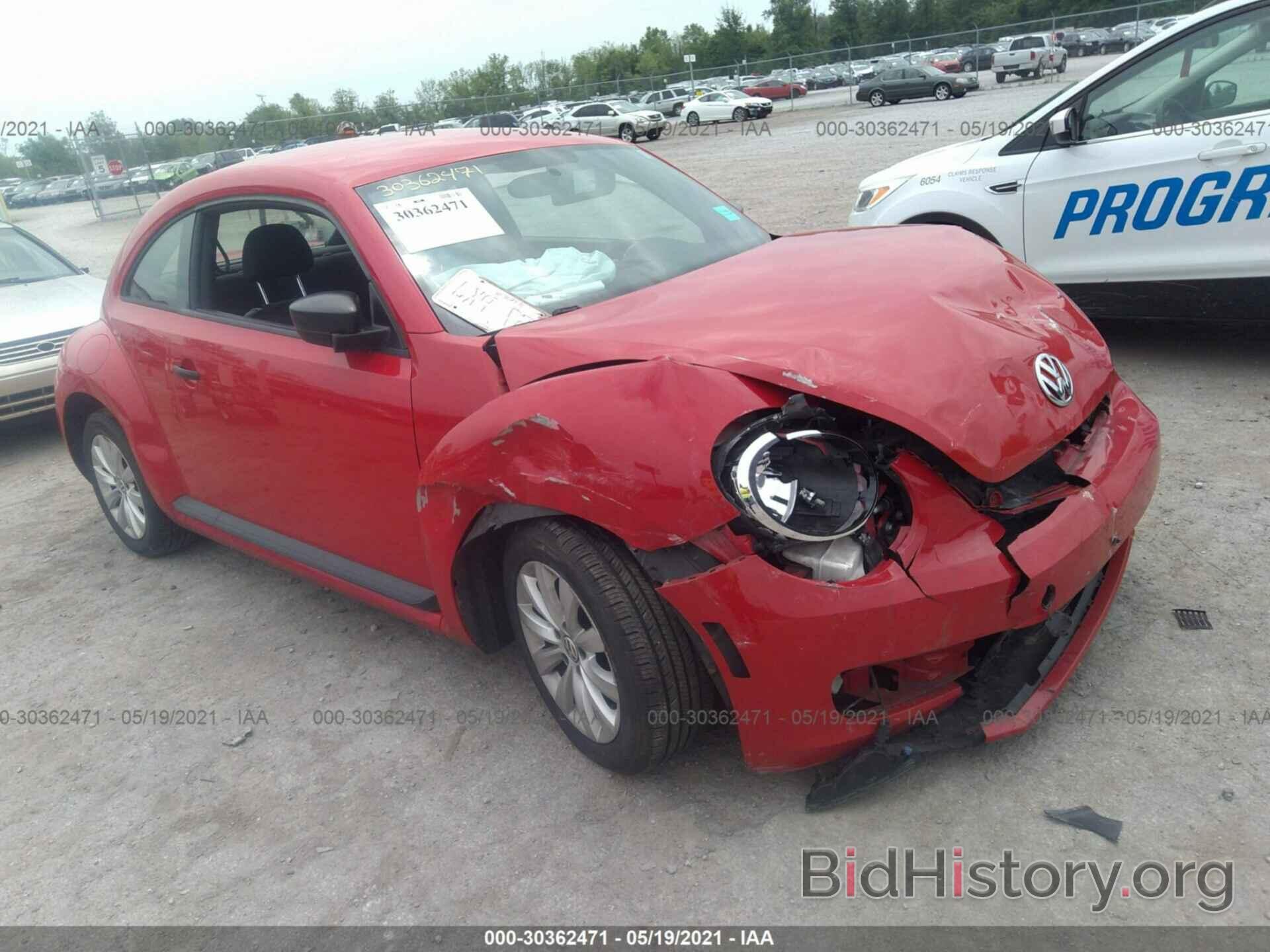 Photo 3VWFP7AT7DM630413 - VOLKSWAGEN BEETLE COUPE 2013