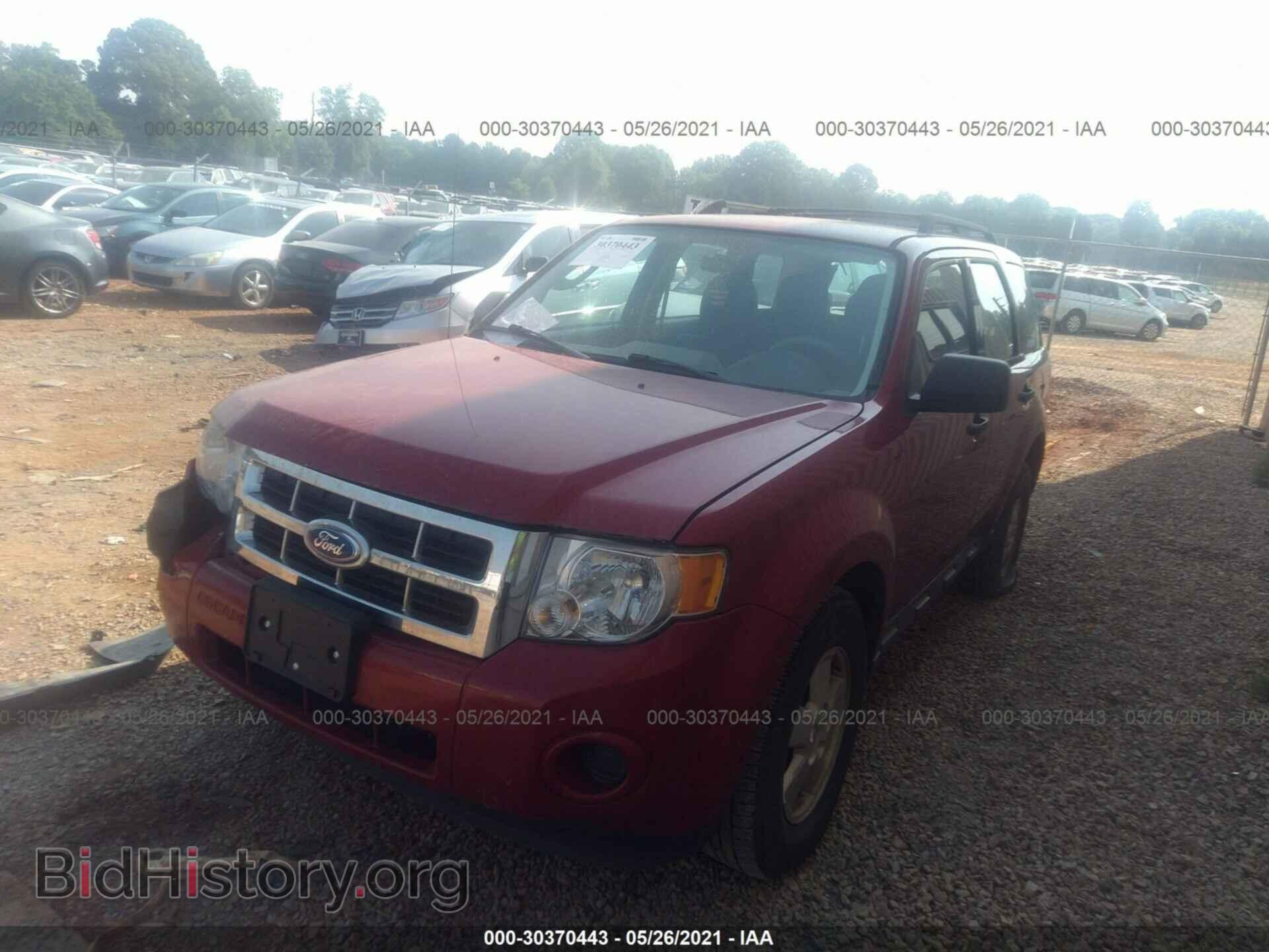 2011 FORD ESCAPE - VIN: 1FMCU0C73BKC40074 - Фото 2