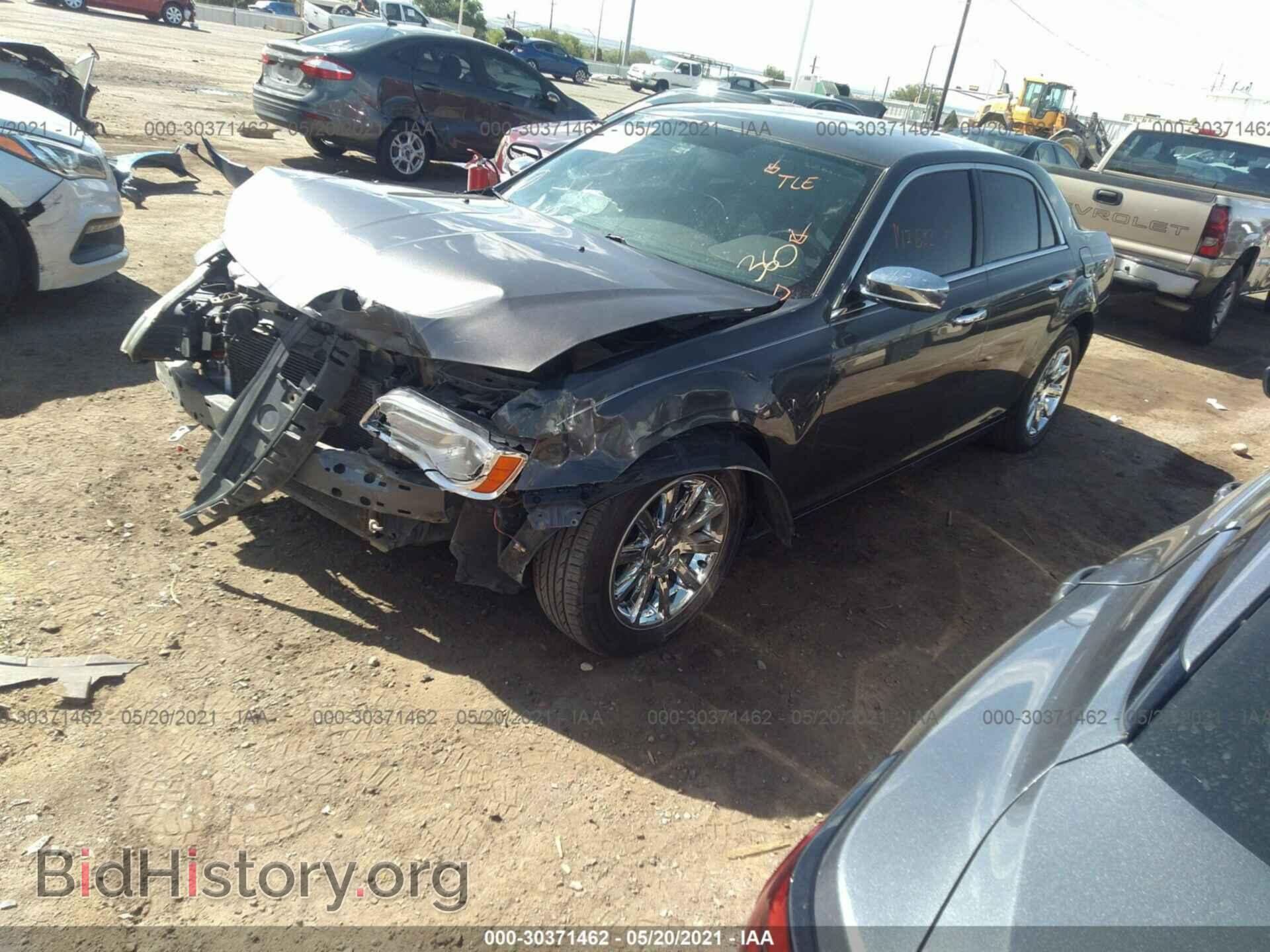 2013 CHRYSLER 300 - VIN: 2C3CCAET3DH513150 - Фото 2