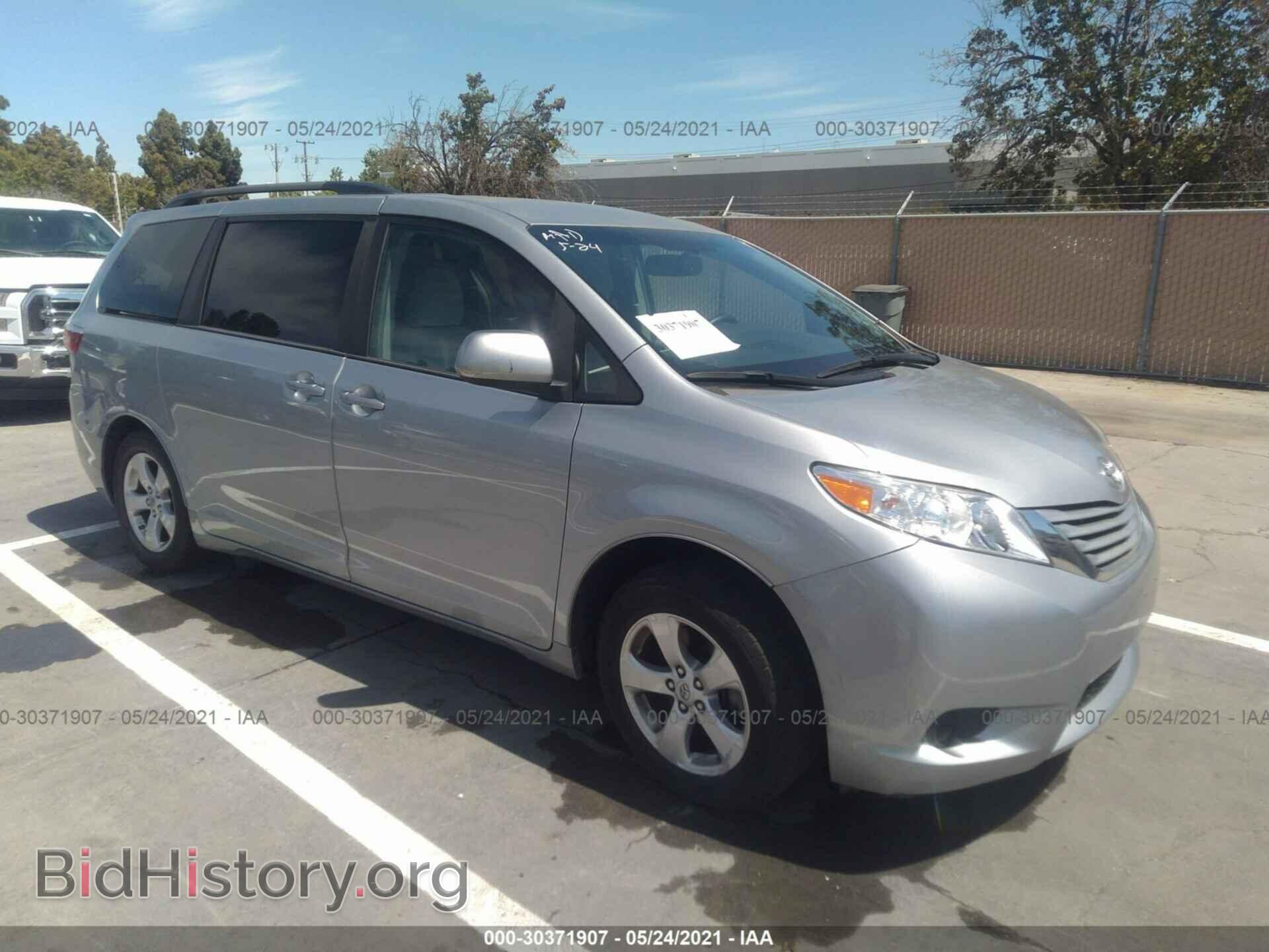Фотография 5TDKZ3DC7HS772315 - TOYOTA SIENNA 2017