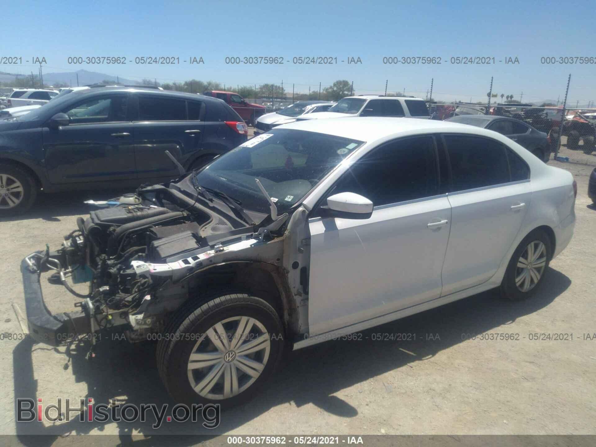2017 VOLKSWAGEN JETTA - VIN: 3VW2B7AJ2HM404460 - Фото 2