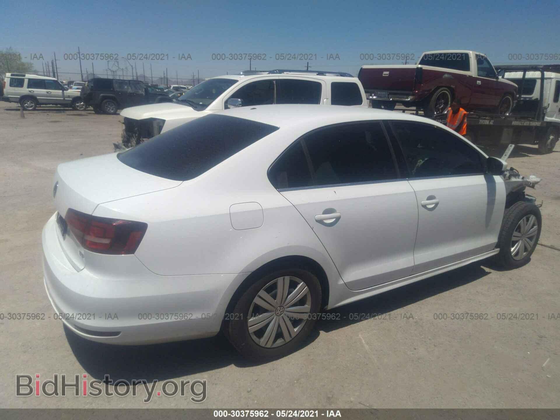 2017 VOLKSWAGEN JETTA - VIN: 3VW2B7AJ2HM404460 - Фото 4