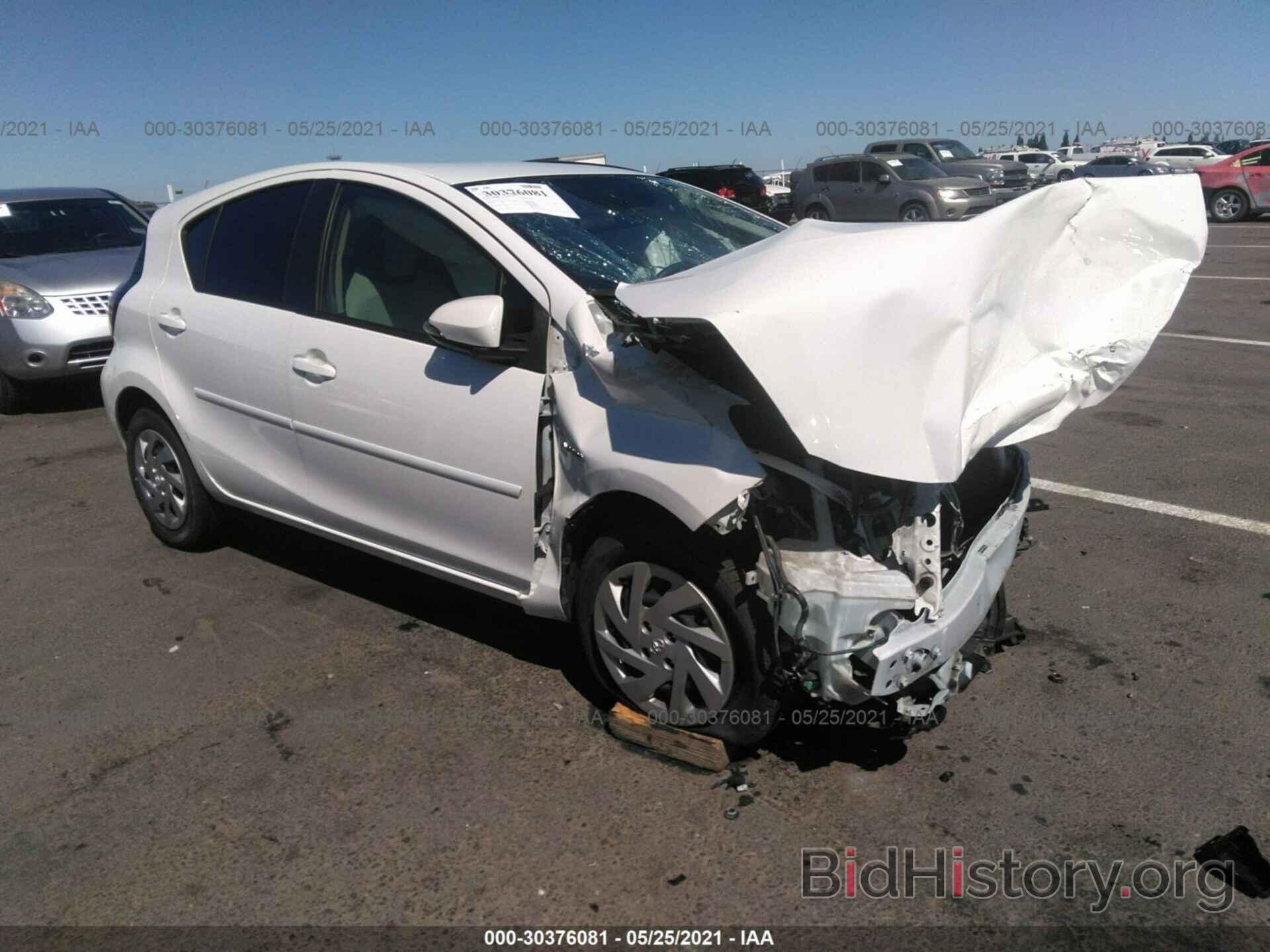 Photo JTDKDTB37F1105966 - TOYOTA PRIUS C 2015