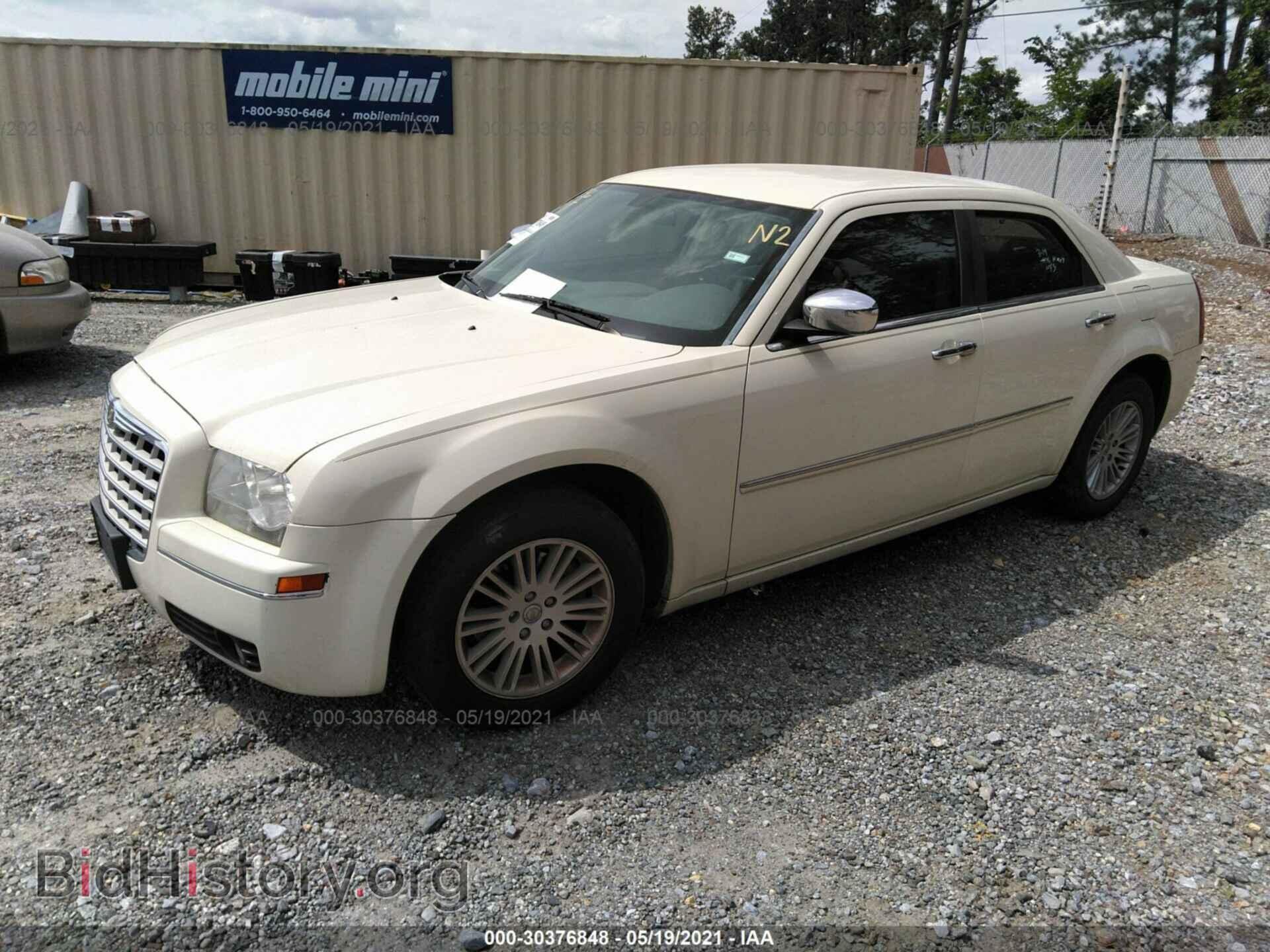 2010 CHRYSLER 300 - VIN: 2C3CA5CVXAH307157 - Фото 2