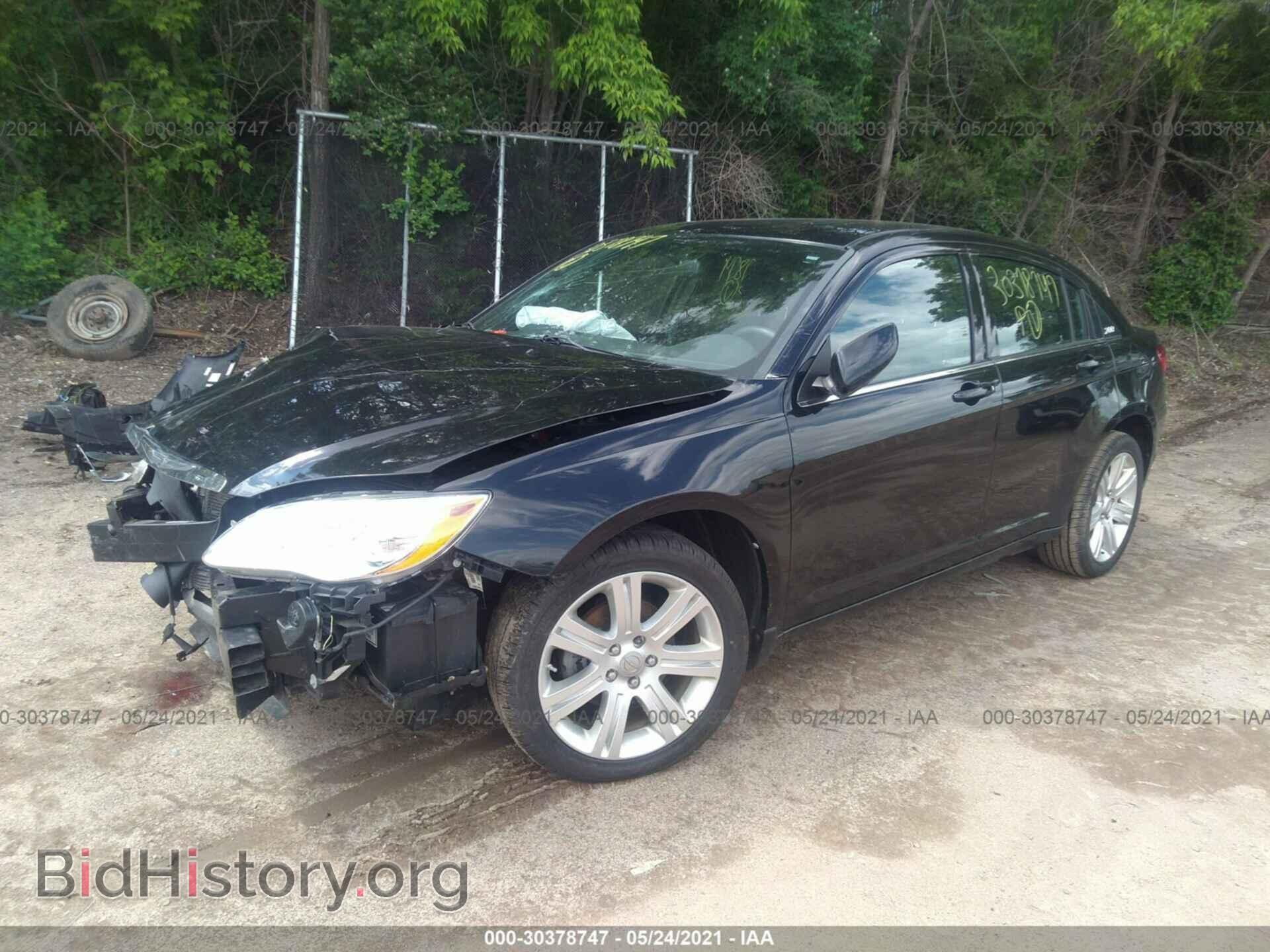 2013 CHRYSLER 200 - VIN: 1C3CCBAB1DN698650 - Фото 2