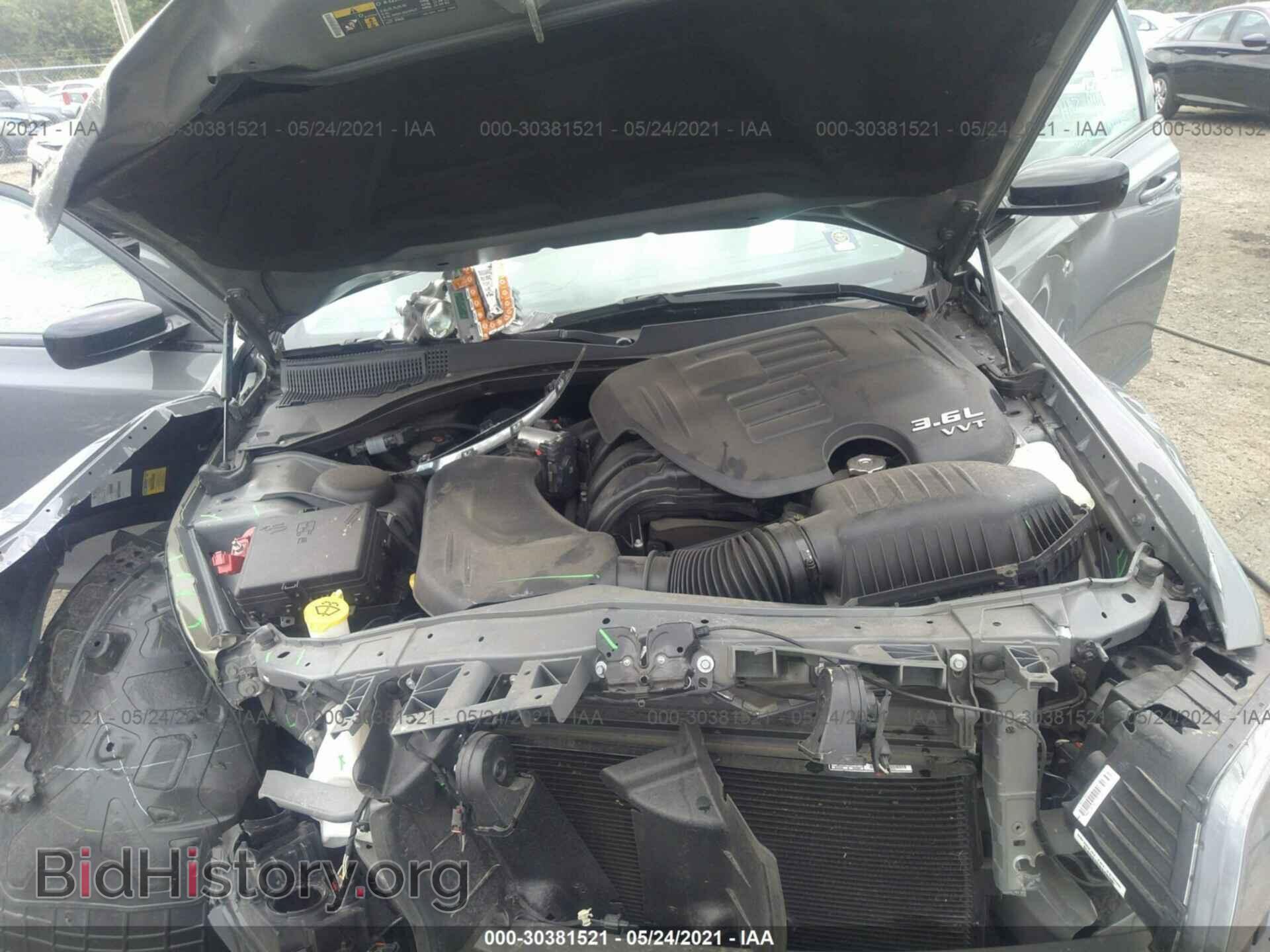 2019 CHRYSLER 300 - VIN: 2C3CCARG3KH569177 - Фото 10