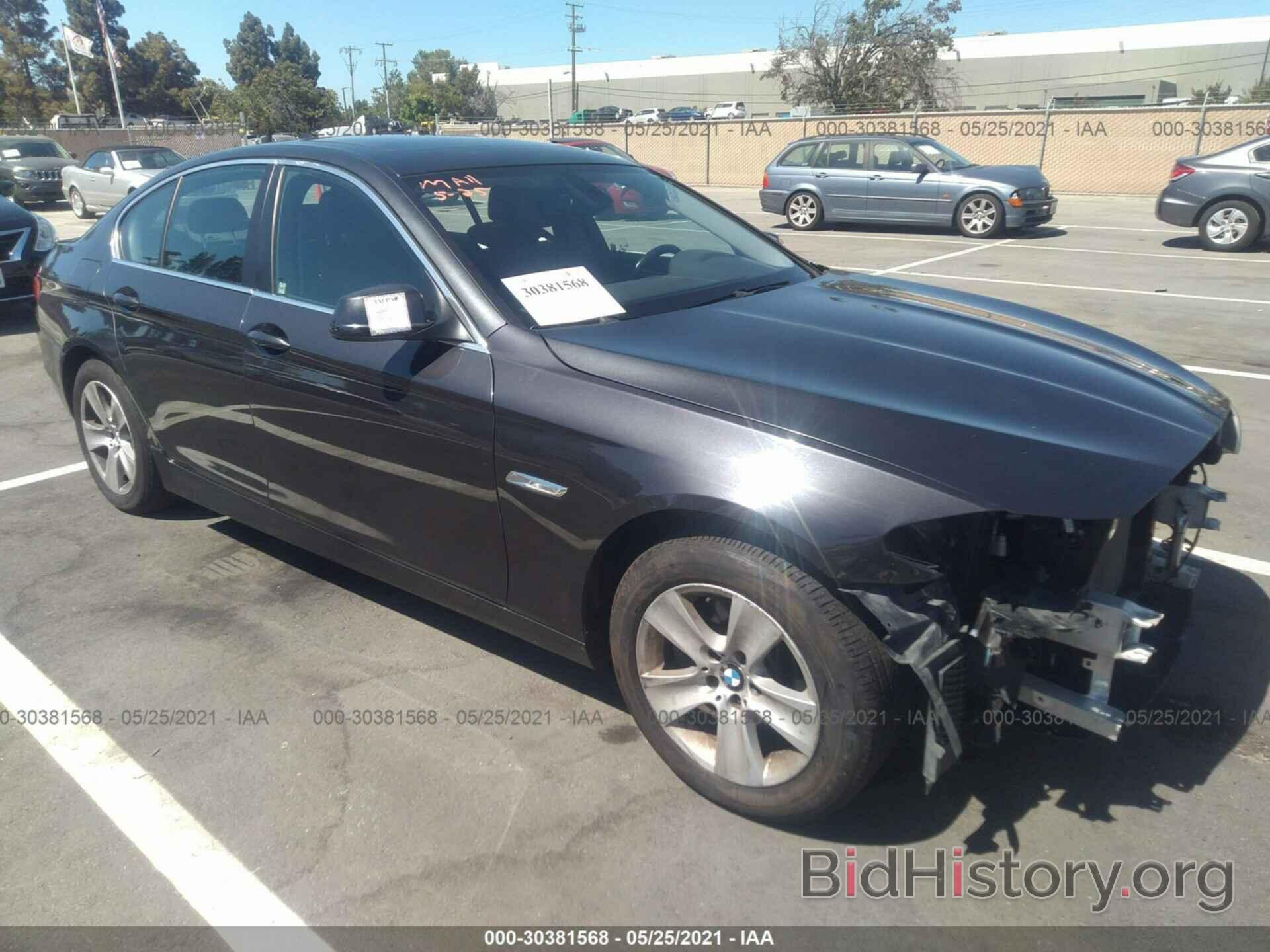 Photo WBAFR1C5XBC742448 - BMW 5 SERIES 2011