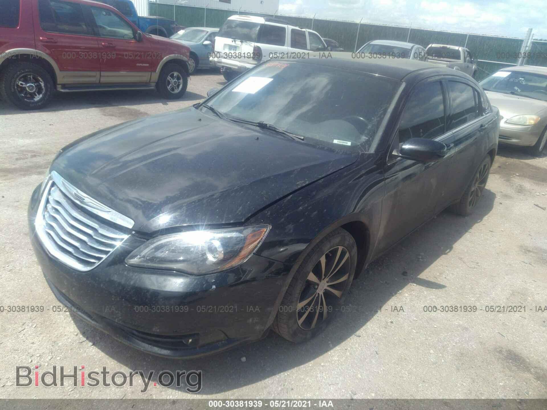 2013 CHRYSLER 200 - VIN: 1C3CCBBG3DN754677 - Фото 2