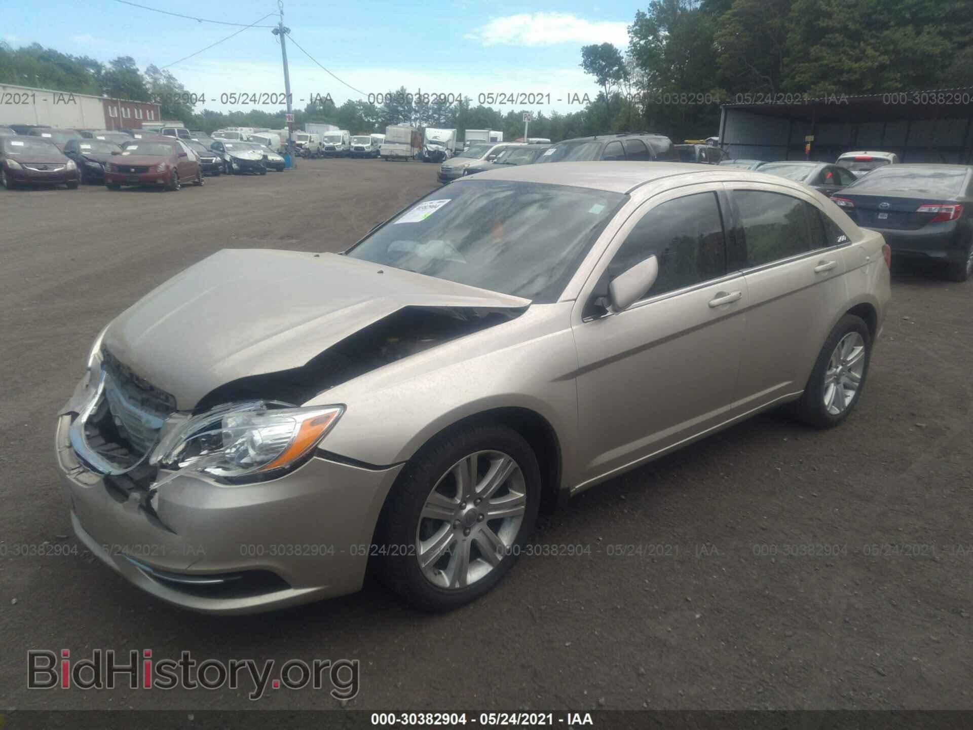 2013 CHRYSLER 200 - VIN: 1C3CCBBB8DN603192 - Фото 2