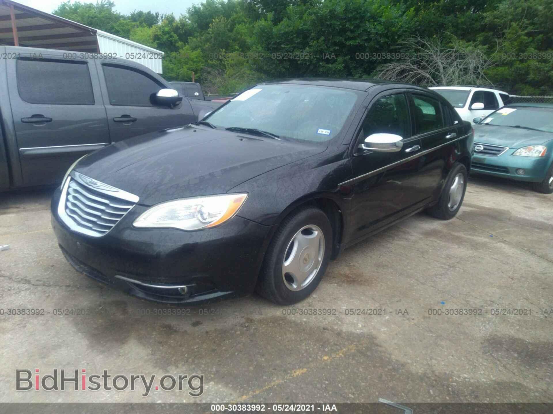 2011 CHRYSLER 200 - VIN: 1C3BC2FG6BN505177 - Photo 2