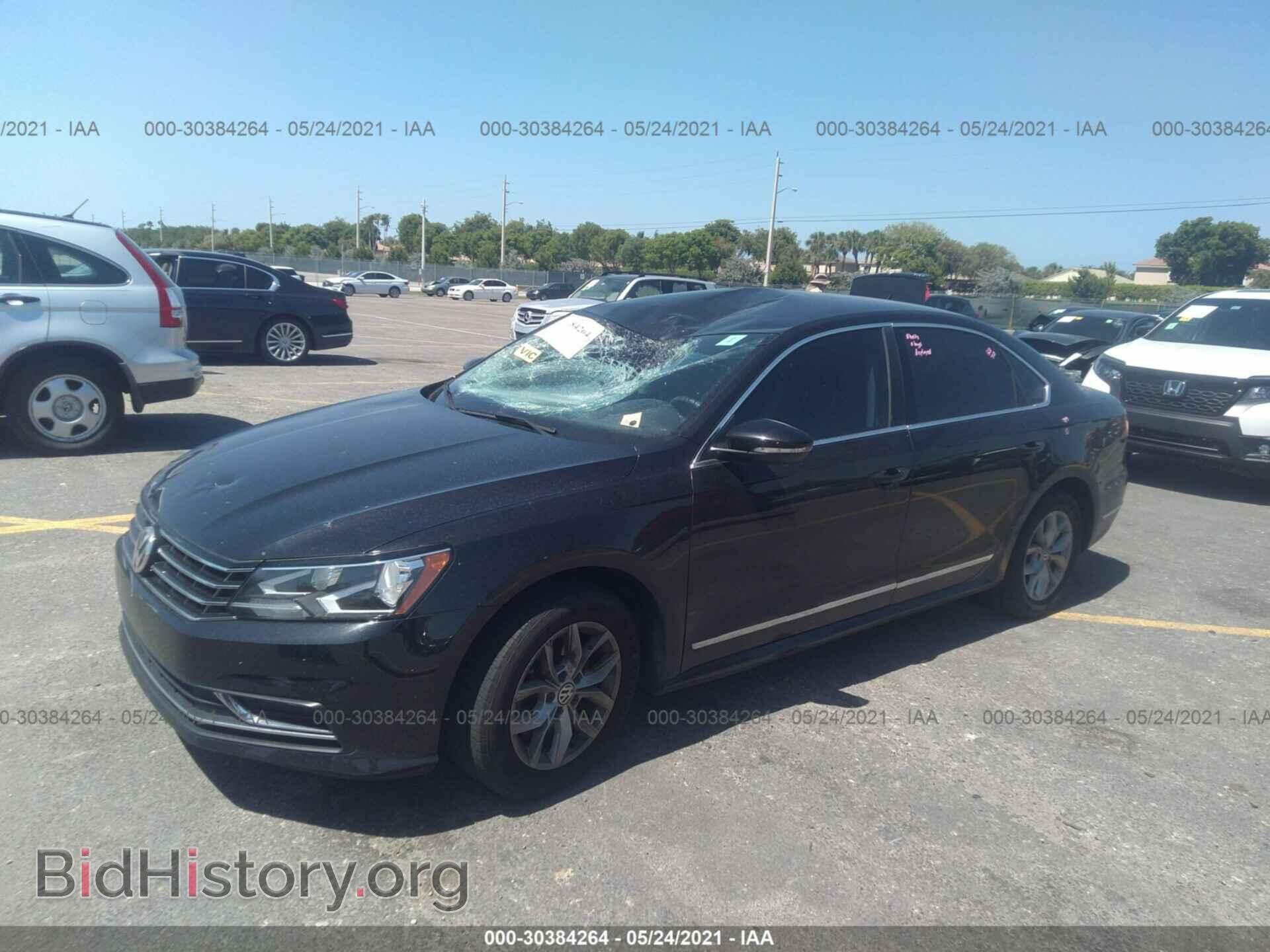 2017 VOLKSWAGEN PASSAT - VIN: 1VWAT7A32HC064822 - Фото 2