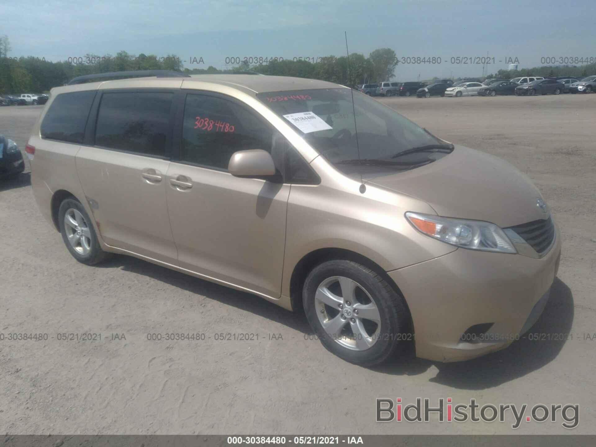 Photo 5TDKK3DC5BS017921 - TOYOTA SIENNA 2011