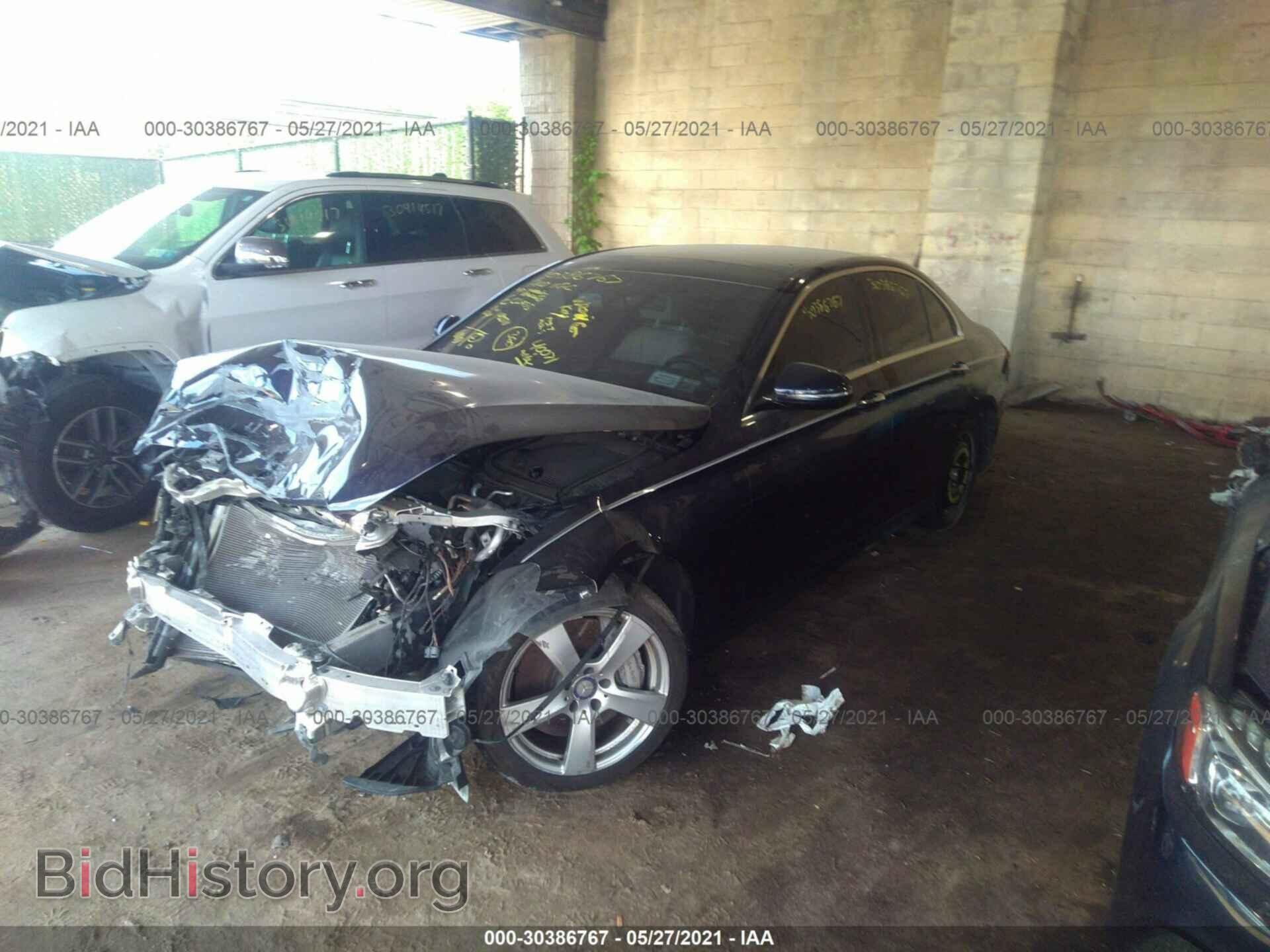 2017 MERCEDES-BENZ E-CLASS - VIN: WDDZF4KB8HA022786 - Фото 2