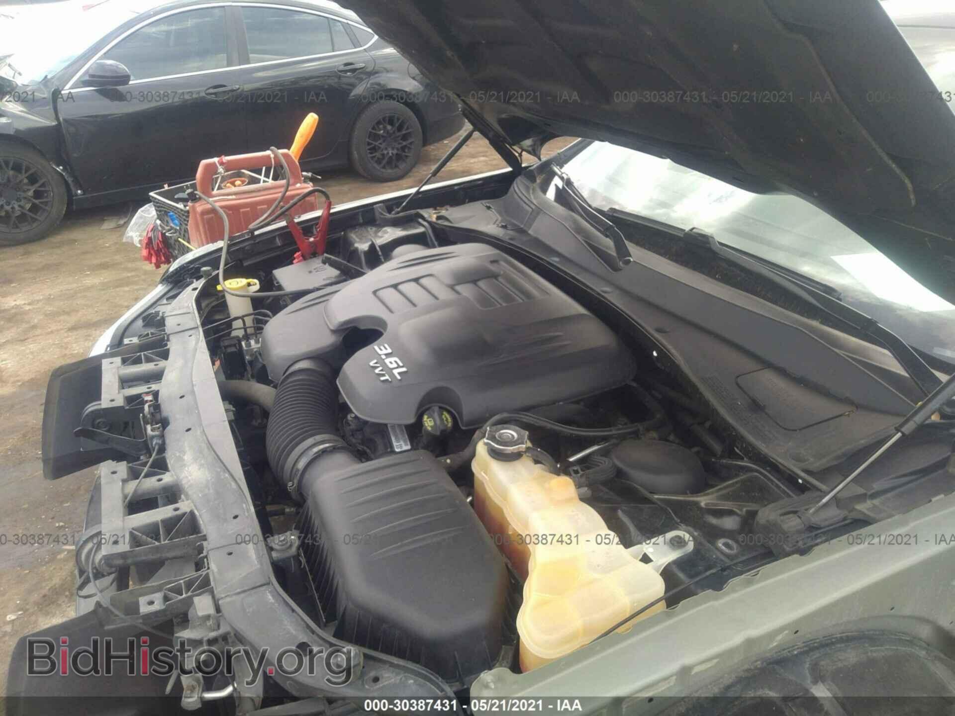 2014 CHRYSLER 300 - VIN: 2C3CCAKG2EH100998 - Фото 10