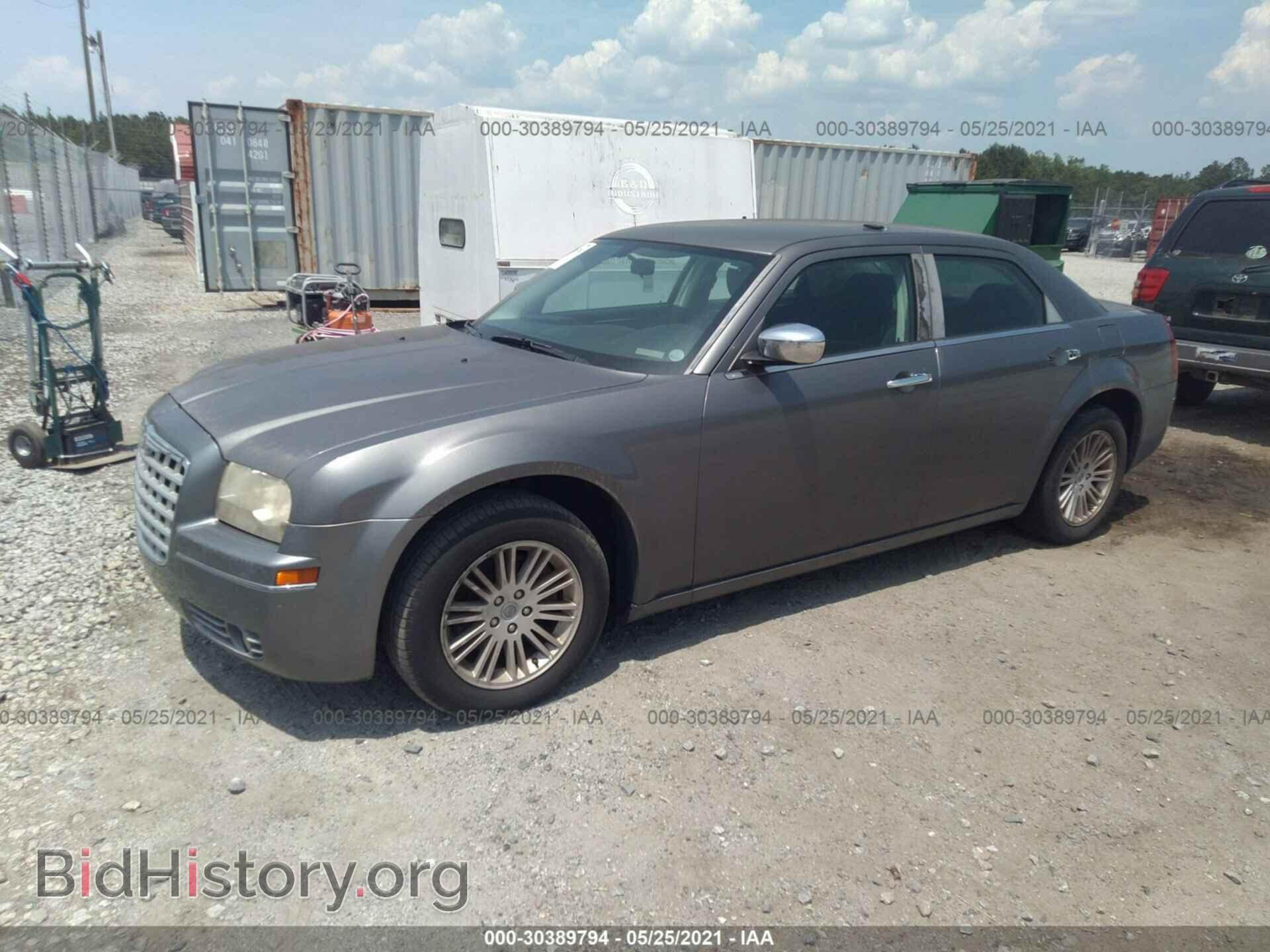 2010 CHRYSLER 300 - VIN: 2C3CA4CD1AH318923 - Фото 2
