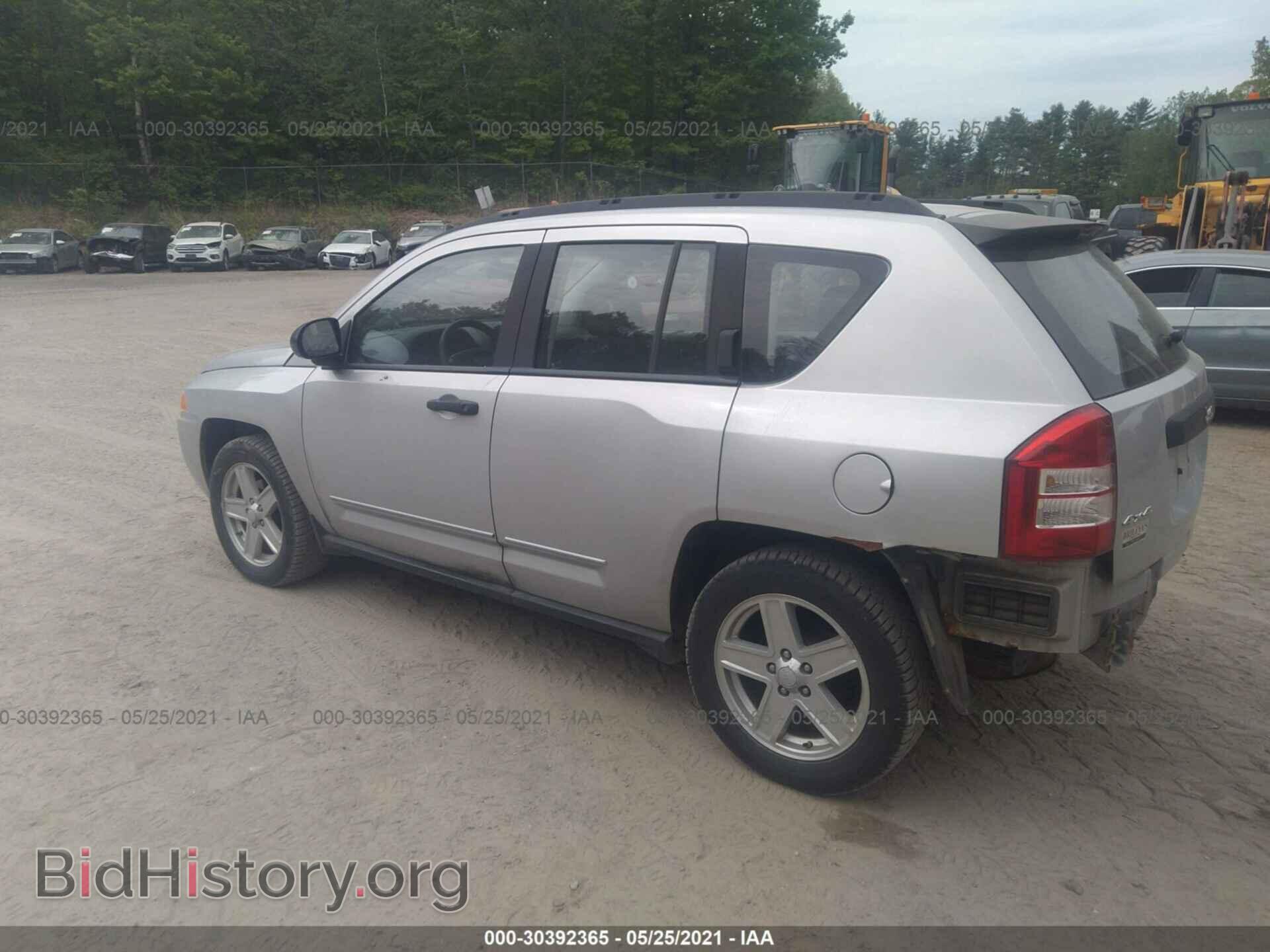 2009 JEEP COMPASS - VIN: 1J4FF47B89D102136 - Фото 3