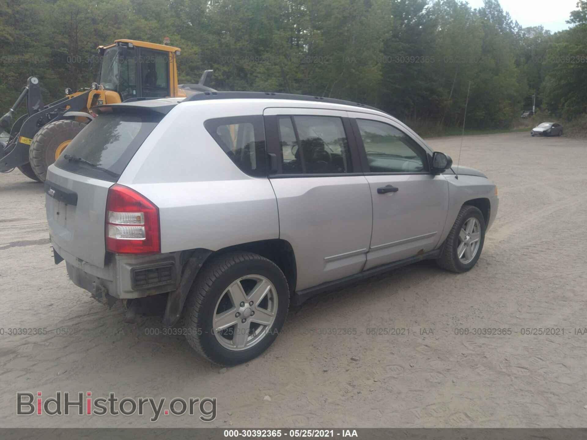 2009 JEEP COMPASS - VIN: 1J4FF47B89D102136 - Фото 4